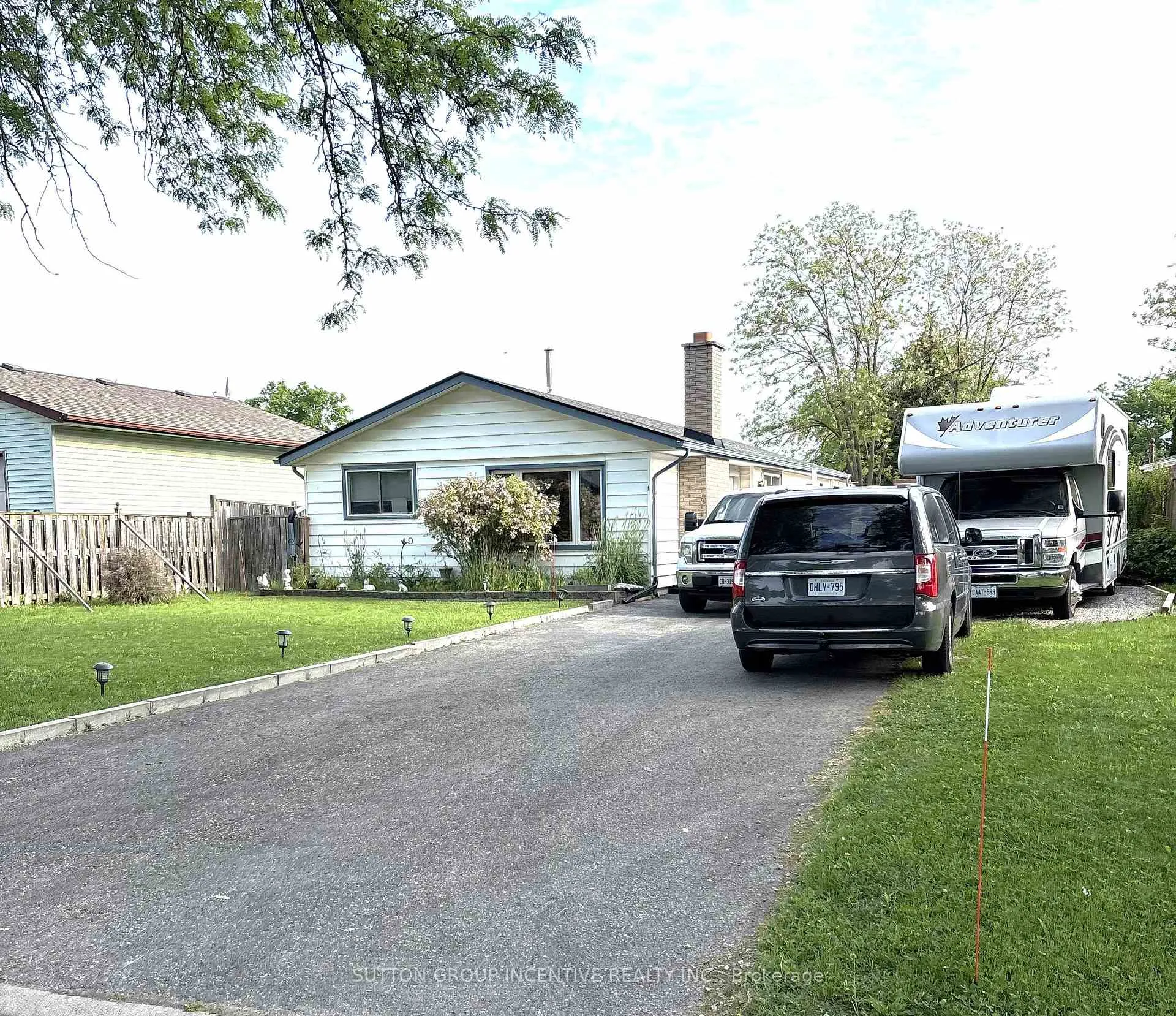 Photo 2 of 5 Lanark Crescent, St. Catharines, Carlton/Bunting — HOMEH