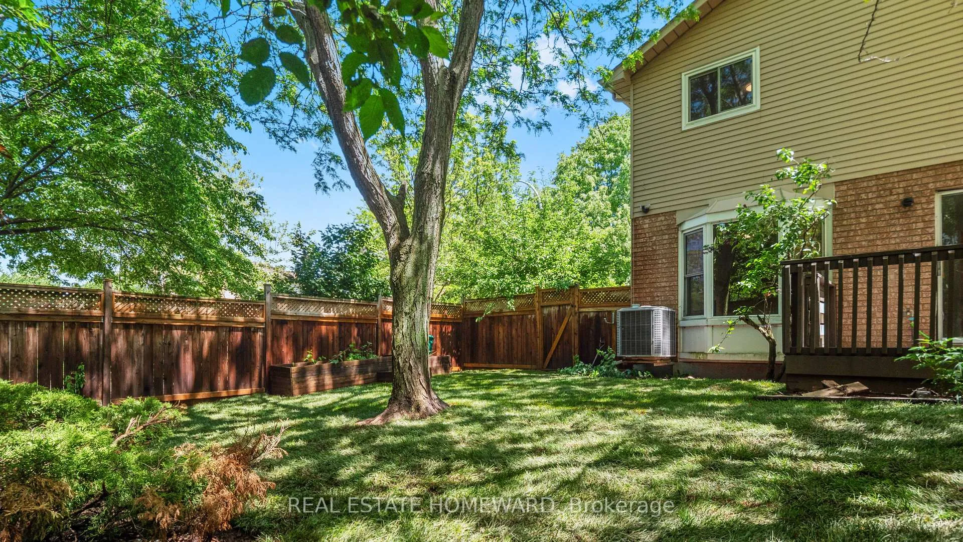Photo 2 of 39 Tomahawk Drive, Grimsby, Grimsby East — HOMEH