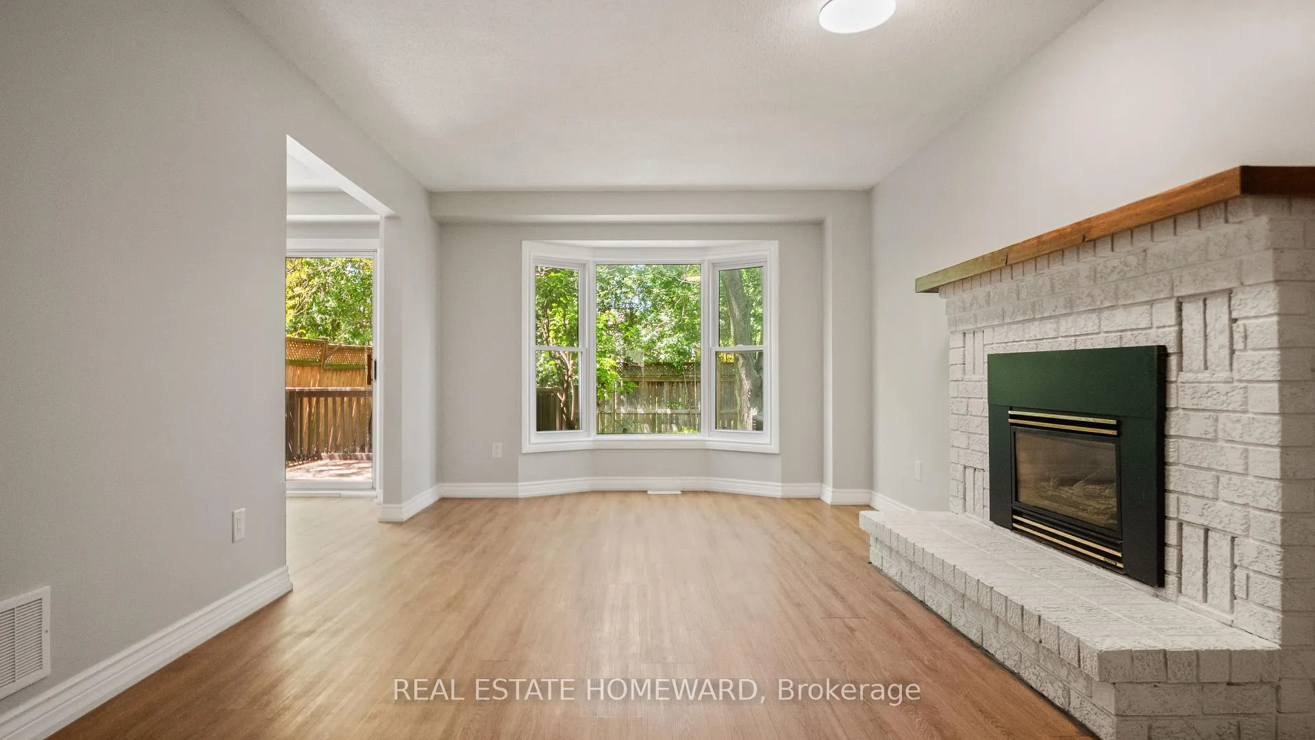 Photo 8 of 39 Tomahawk Drive, Grimsby, Grimsby East — HOMEH