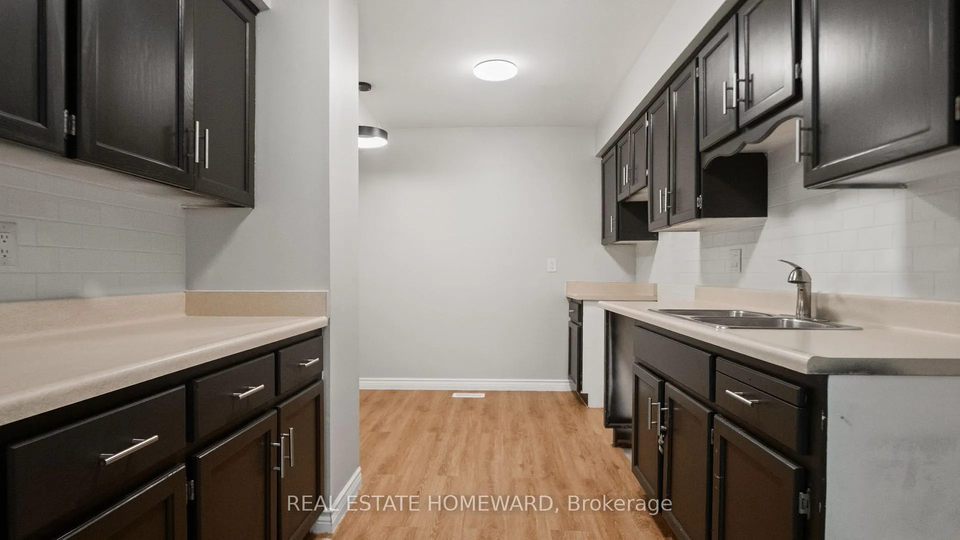 Photo 9 of 39 Tomahawk Drive, Grimsby, Grimsby East — HOMEH