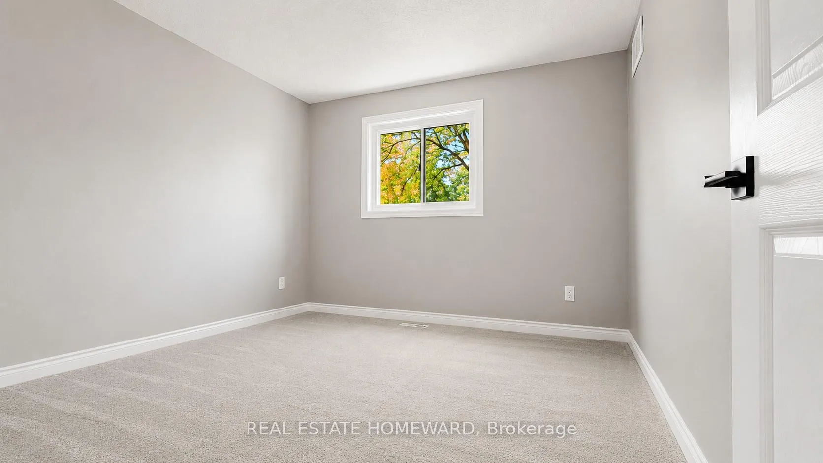 Photo 11 of 39 Tomahawk Drive, Grimsby, Grimsby East — HOMEH