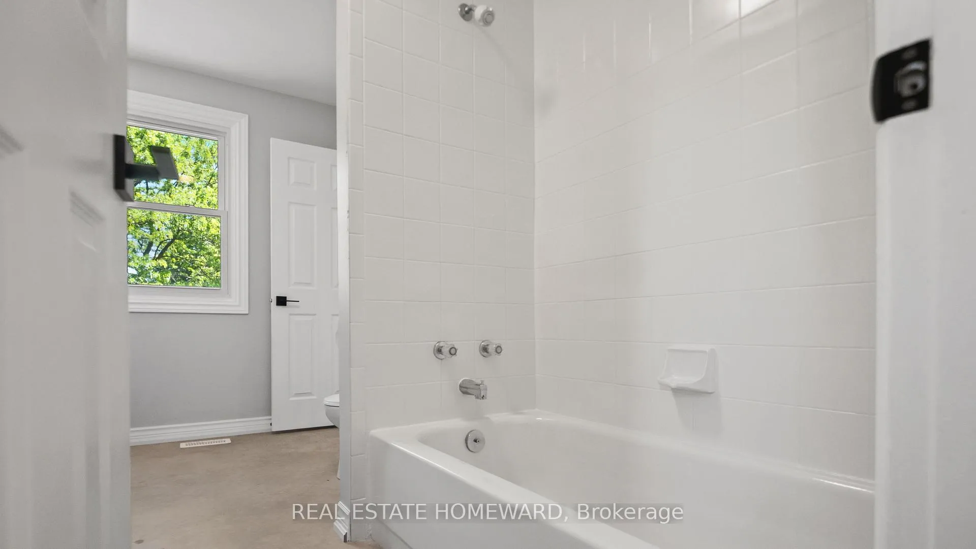 Photo 13 of 39 Tomahawk Drive, Grimsby, Grimsby East — HOMEH