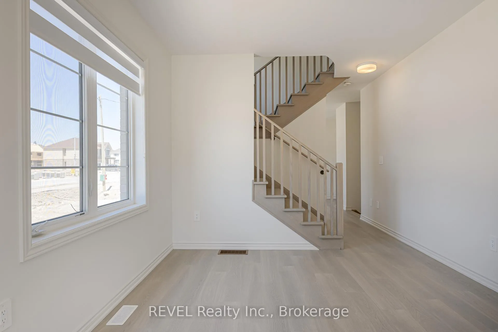 Photo 4 of 6 Rackham Lane, Clarington, Courtice — HOMEH