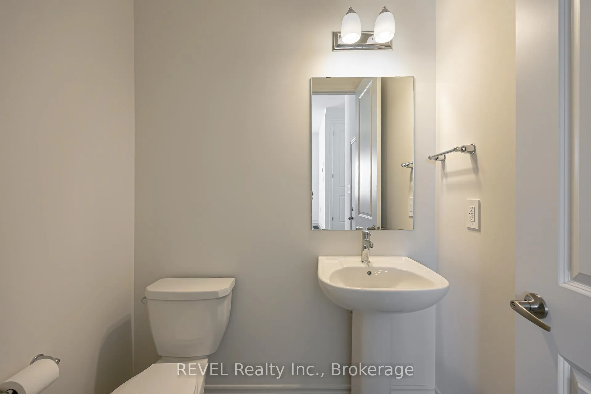 Photo 12 of 6 Rackham Lane, Clarington, Courtice — HOMEH