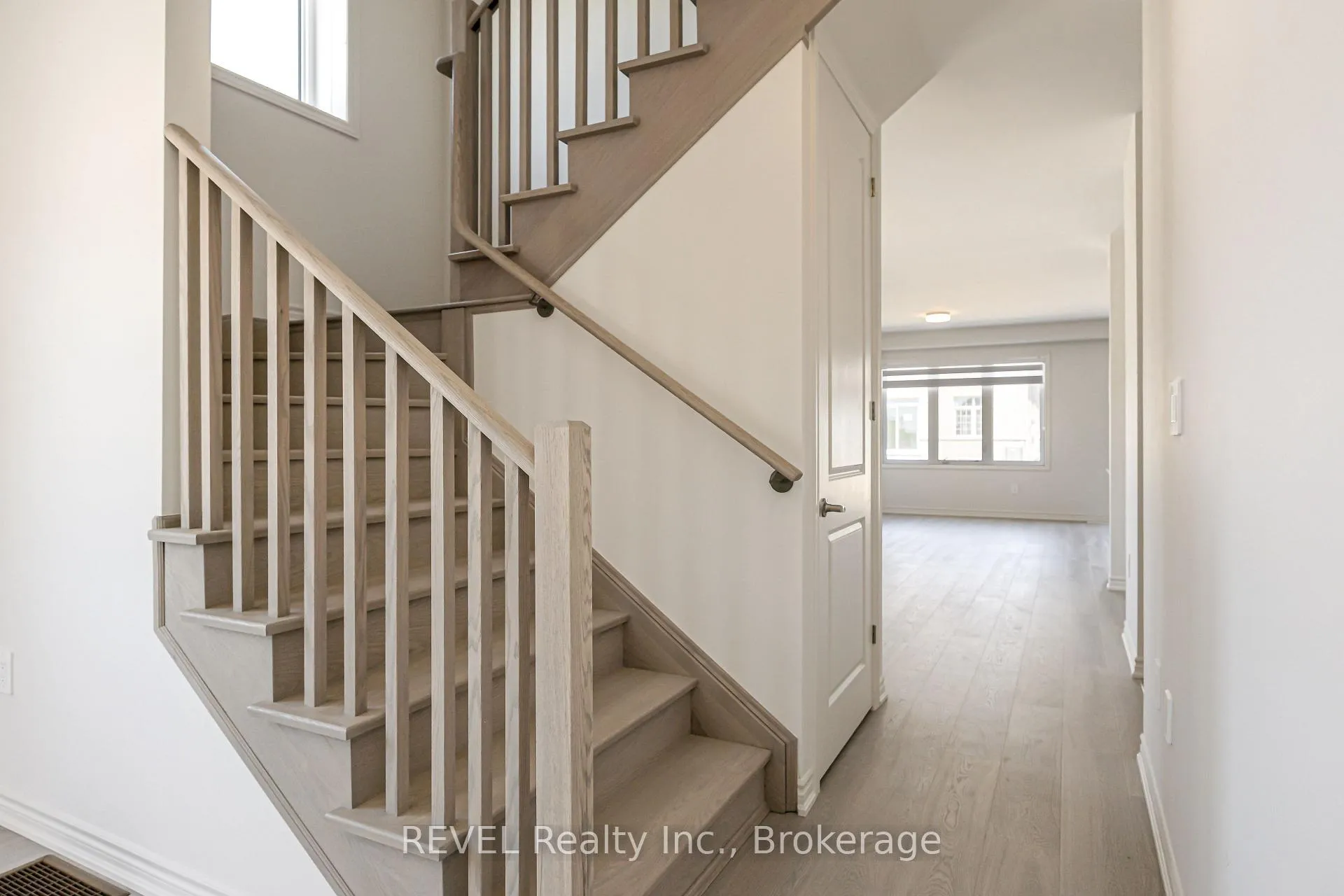 Photo 13 of 6 Rackham Lane, Clarington, Courtice — HOMEH