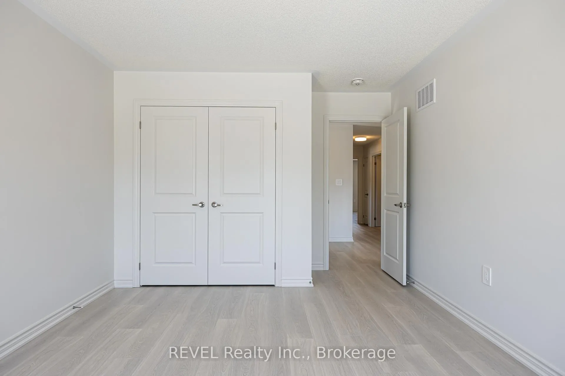 Photo 16 of 6 Rackham Lane, Clarington, Courtice — HOMEH