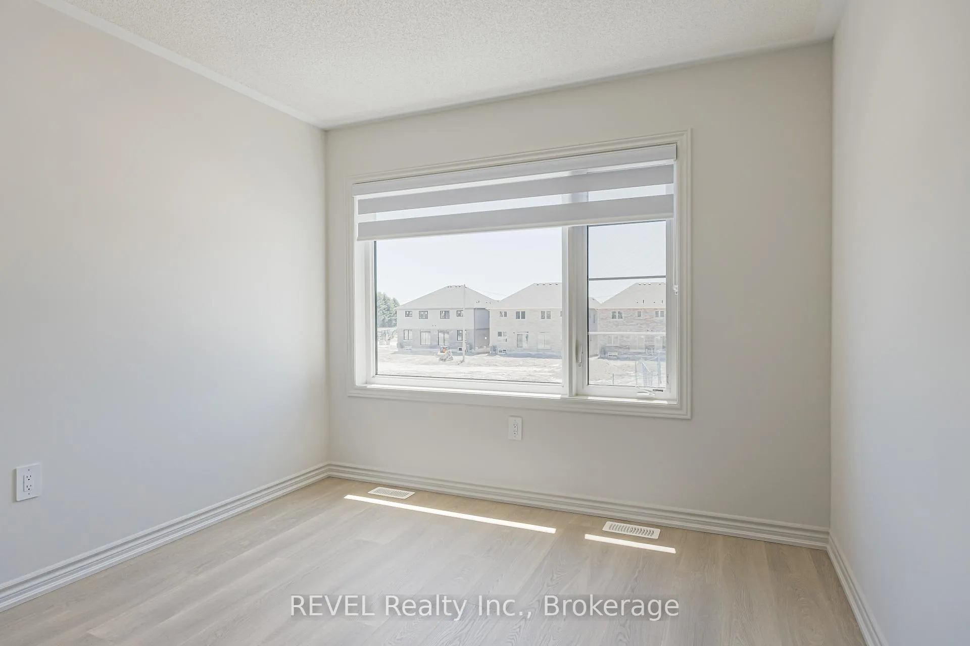 Photo 17 of 6 Rackham Lane, Clarington, Courtice — HOMEH
