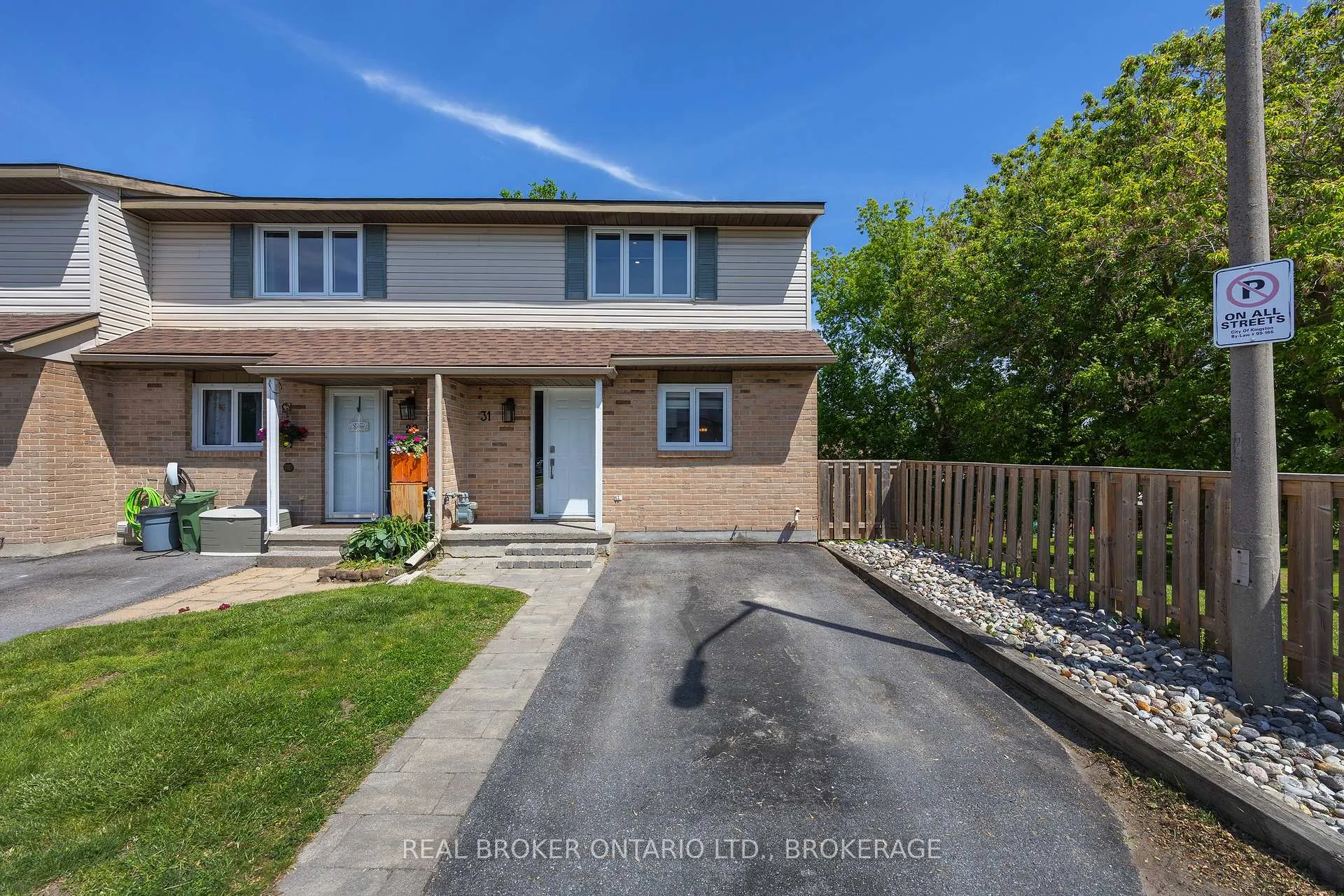 Photo 3 of 31 Coventry Crescent, Kingston, West of Sir John A. Blvd — HOMEH