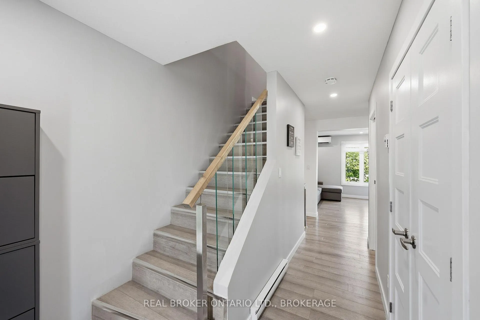 Photo 4 of 31 Coventry Crescent, Kingston, West of Sir John A. Blvd — HOMEH