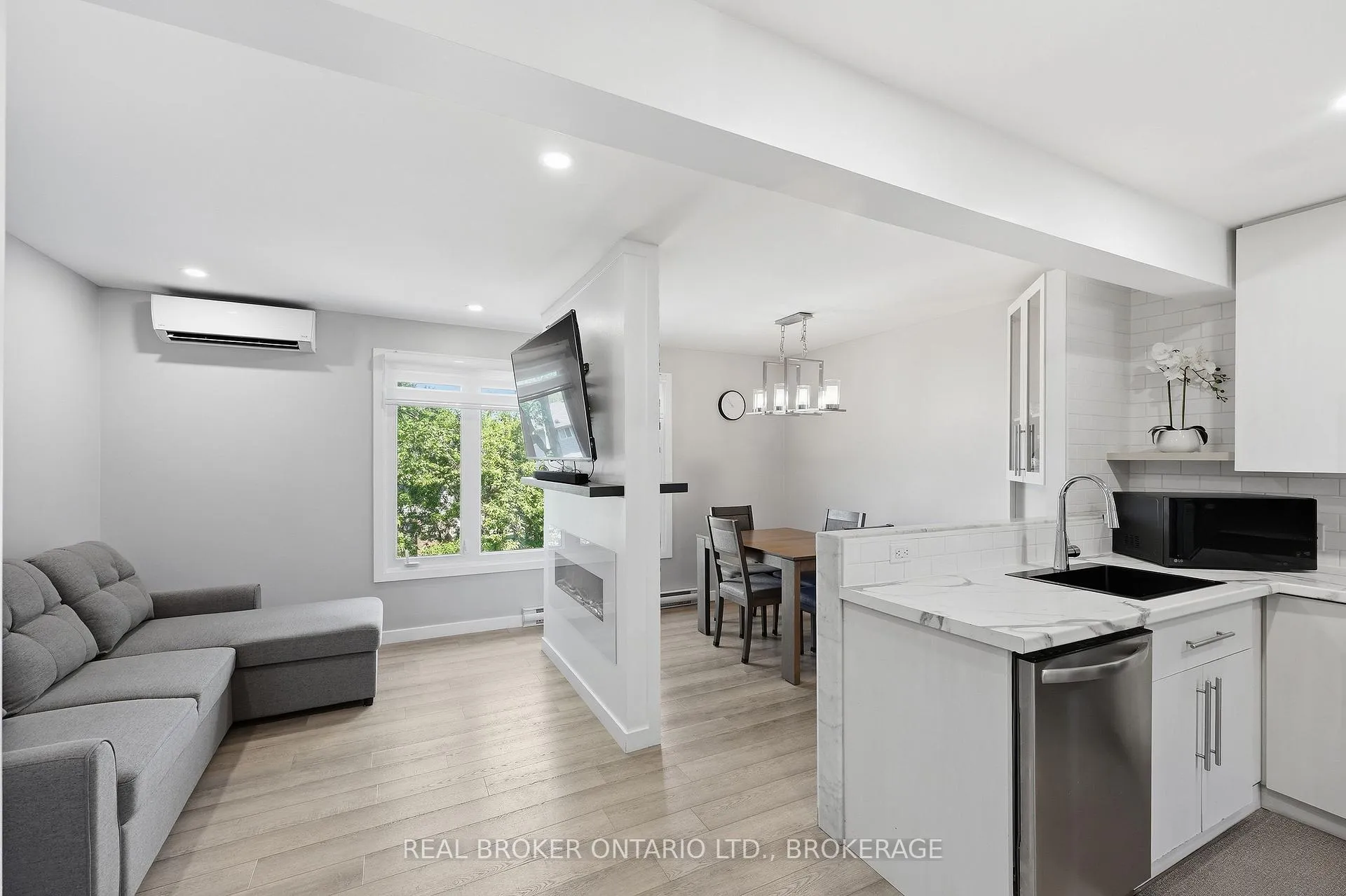 Photo 6 of 31 Coventry Crescent, Kingston, West of Sir John A. Blvd — HOMEH