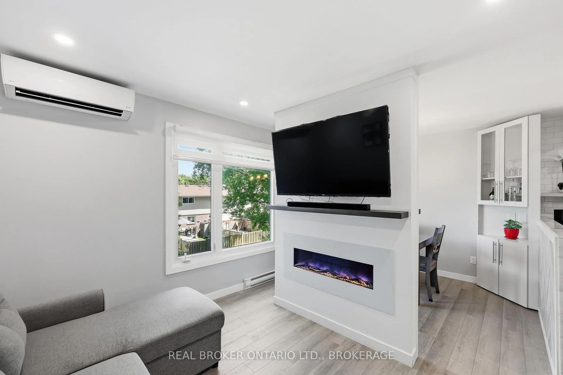 Photo 7 of 31 Coventry Crescent, Kingston, West of Sir John A. Blvd — HOMEH