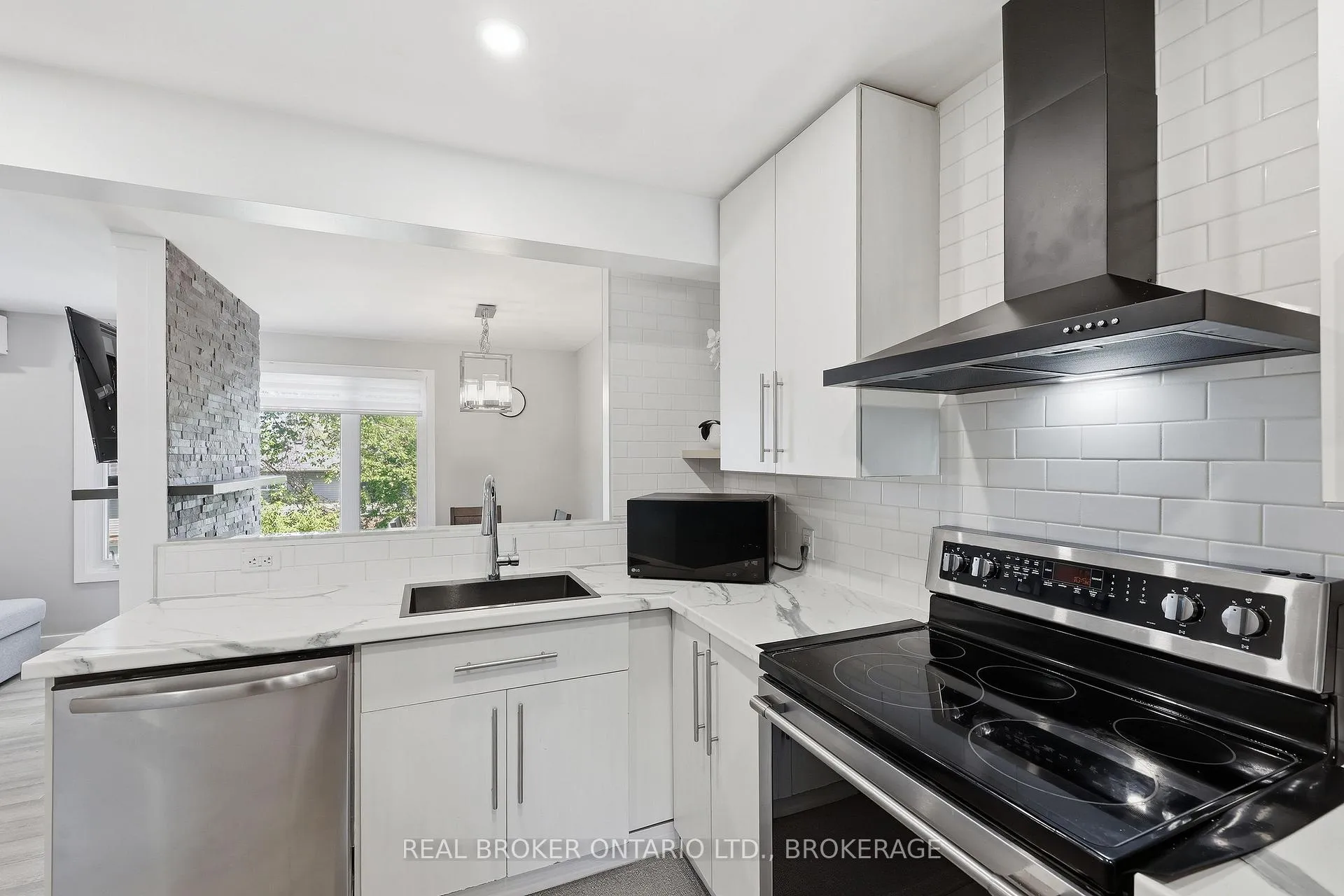 Photo 12 of 31 Coventry Crescent, Kingston, West of Sir John A. Blvd — HOMEH