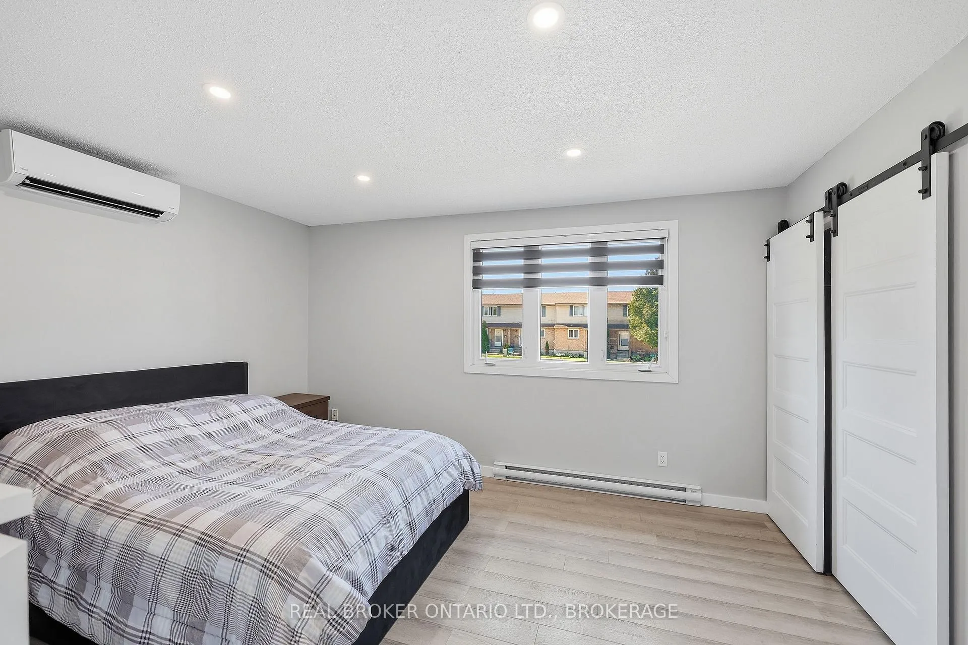Photo 19 of 31 Coventry Crescent, Kingston, West of Sir John A. Blvd — HOMEH