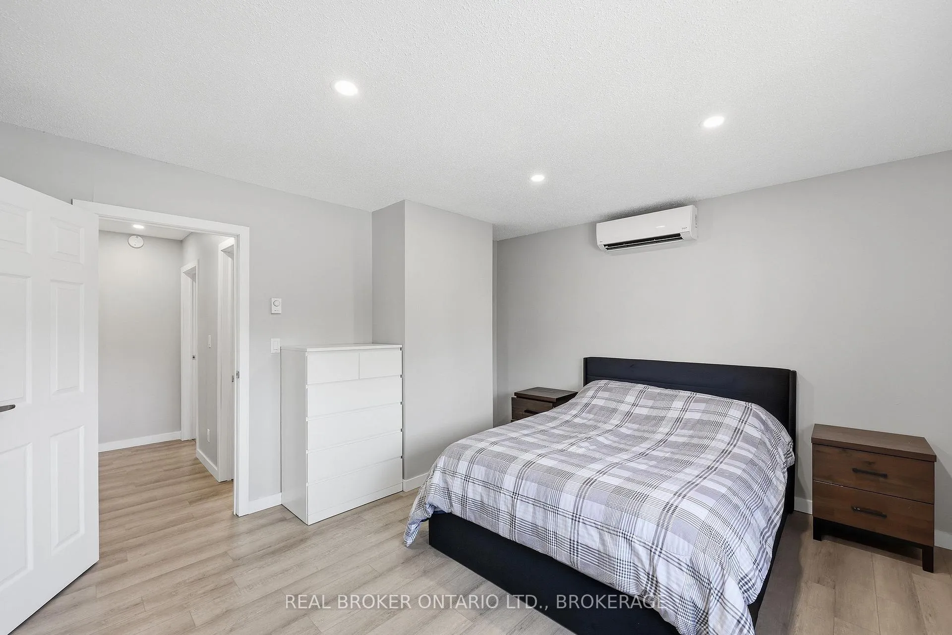 Photo 20 of 31 Coventry Crescent, Kingston, West of Sir John A. Blvd — HOMEH