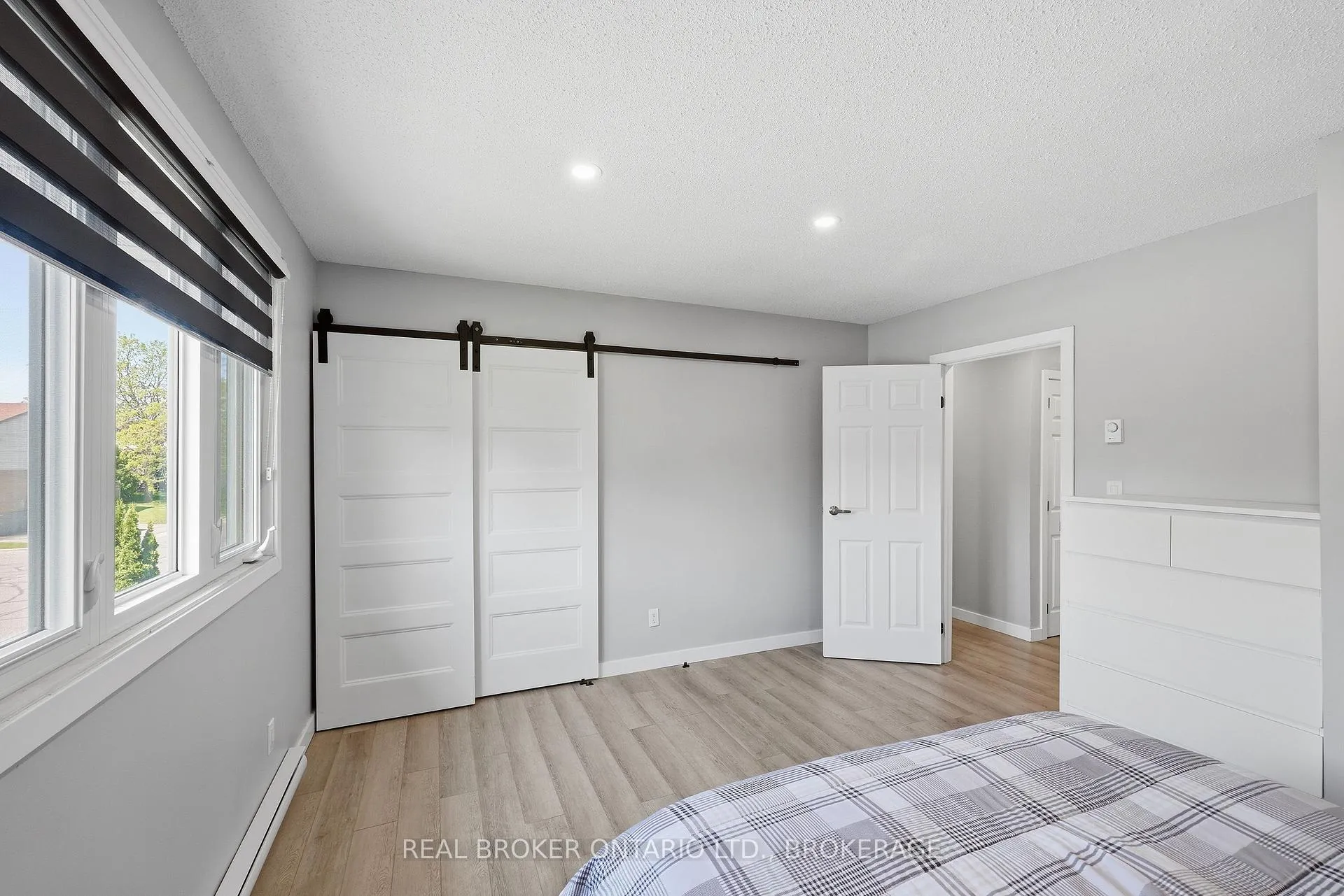 Photo 21 of 31 Coventry Crescent, Kingston, West of Sir John A. Blvd — HOMEH
