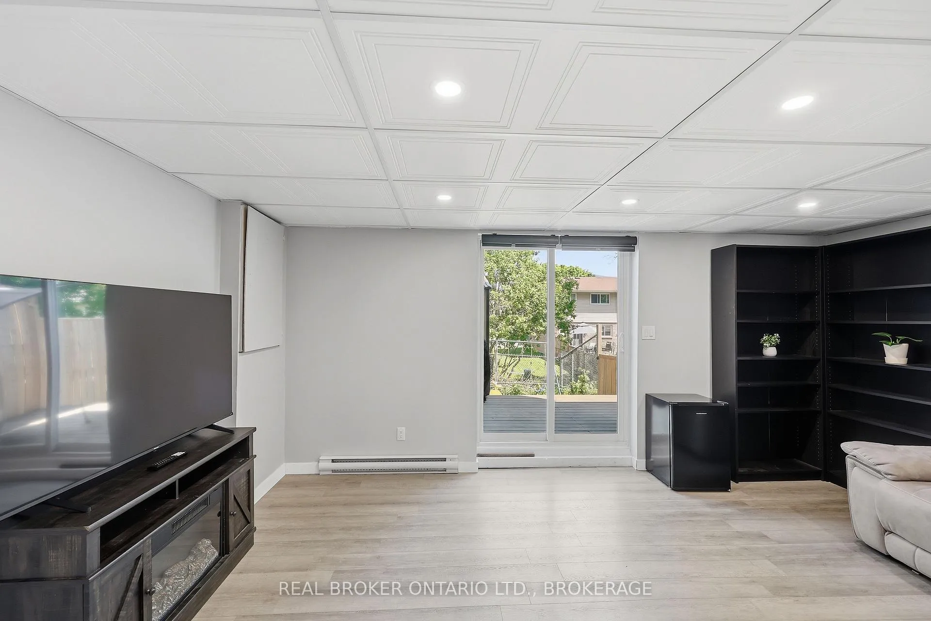Photo 28 of 31 Coventry Crescent, Kingston, West of Sir John A. Blvd — HOMEH