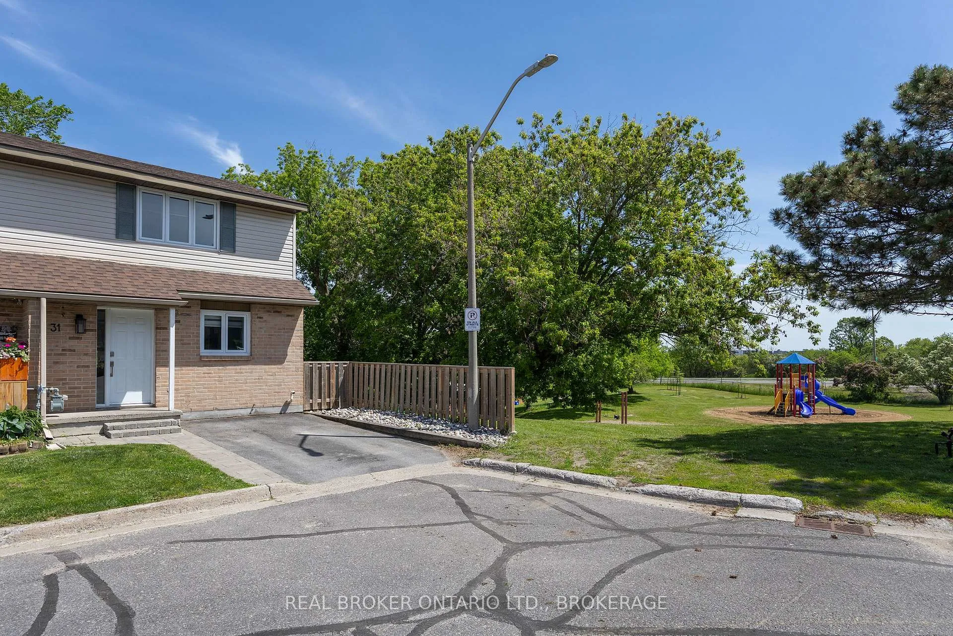 Photo 44 of 31 Coventry Crescent, Kingston, West of Sir John A. Blvd — HOMEH