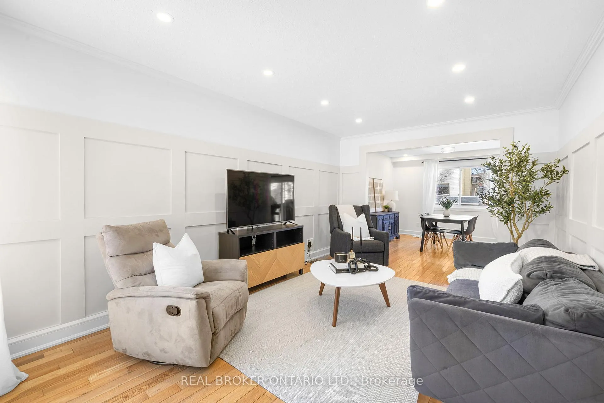 Photo 5 of 2058 Wildflower Drive, Ottawa, Queenswood Heights South — HOMEH