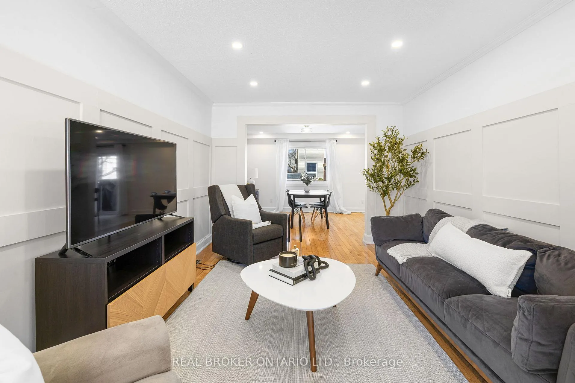 Photo 6 of 2058 Wildflower Drive, Ottawa, Queenswood Heights South — HOMEH