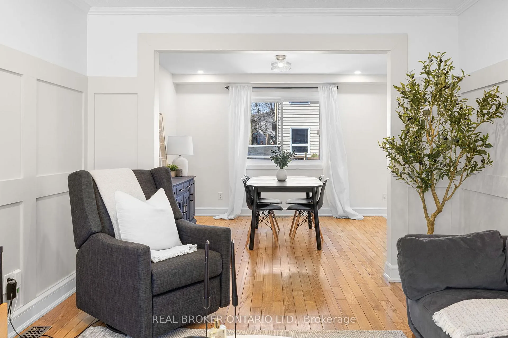 Photo 7 of 2058 Wildflower Drive, Ottawa, Queenswood Heights South — HOMEH