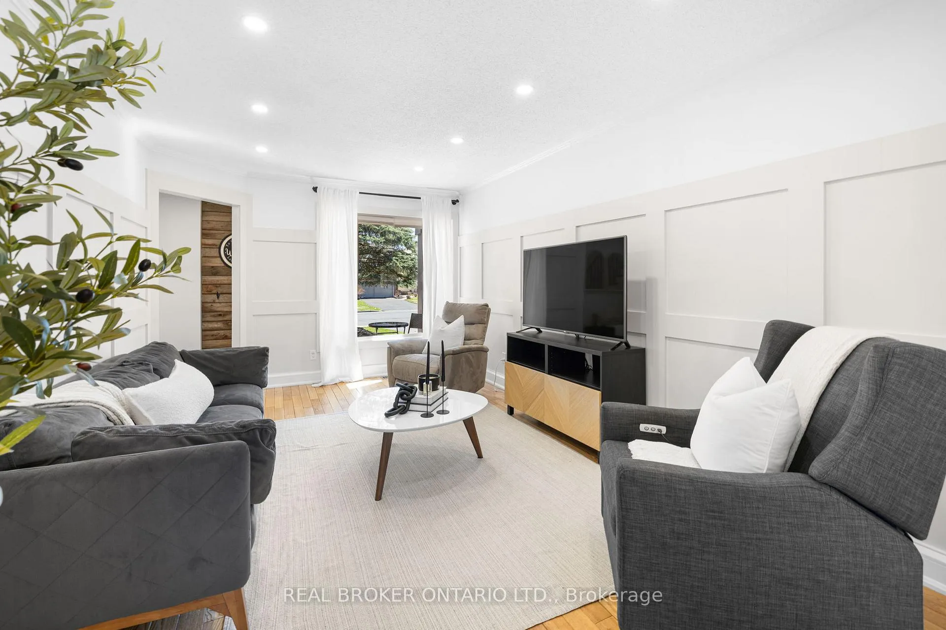 Photo 8 of 2058 Wildflower Drive, Ottawa, Queenswood Heights South — HOMEH