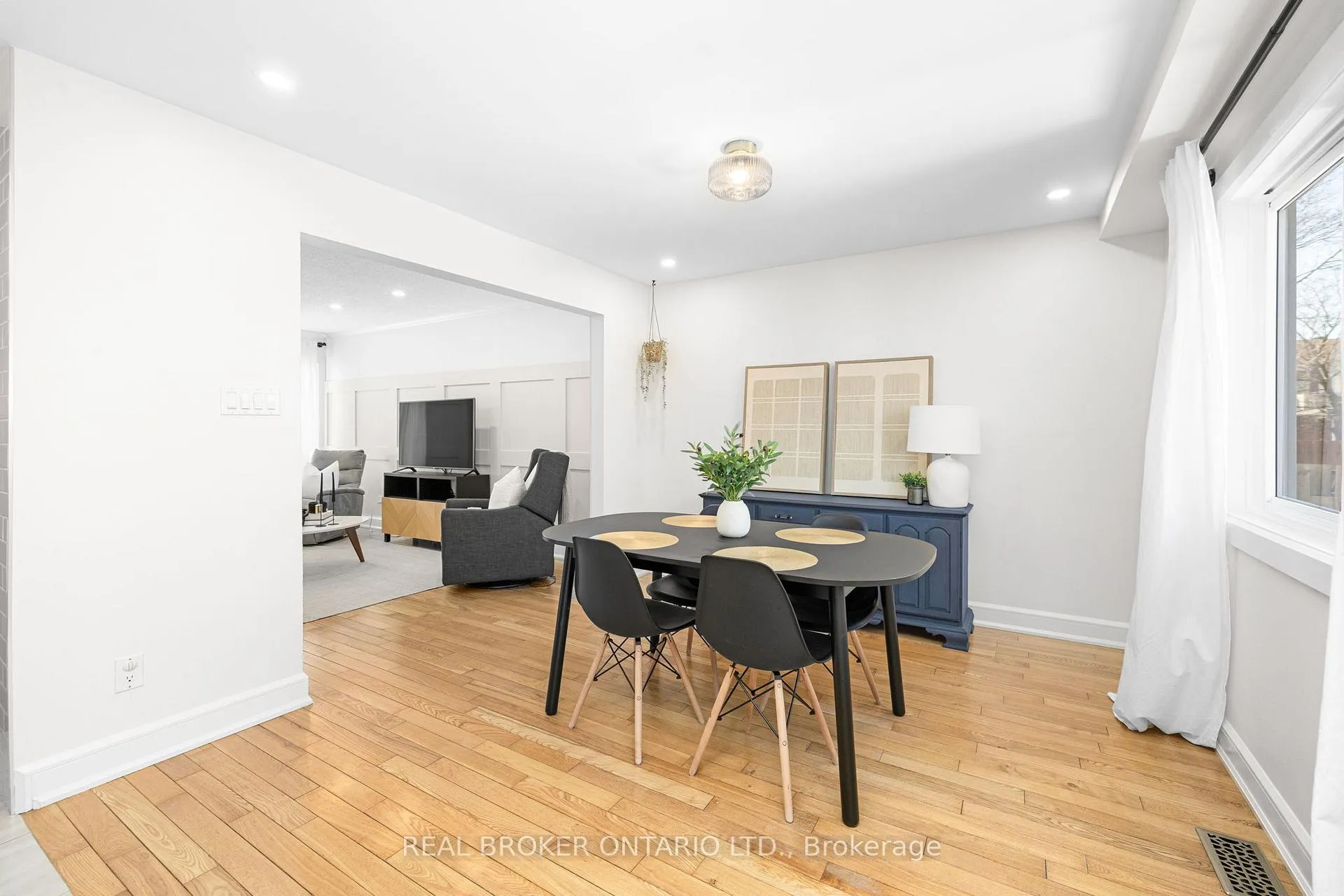 Photo 12 of 2058 Wildflower Drive, Ottawa, Queenswood Heights South — HOMEH