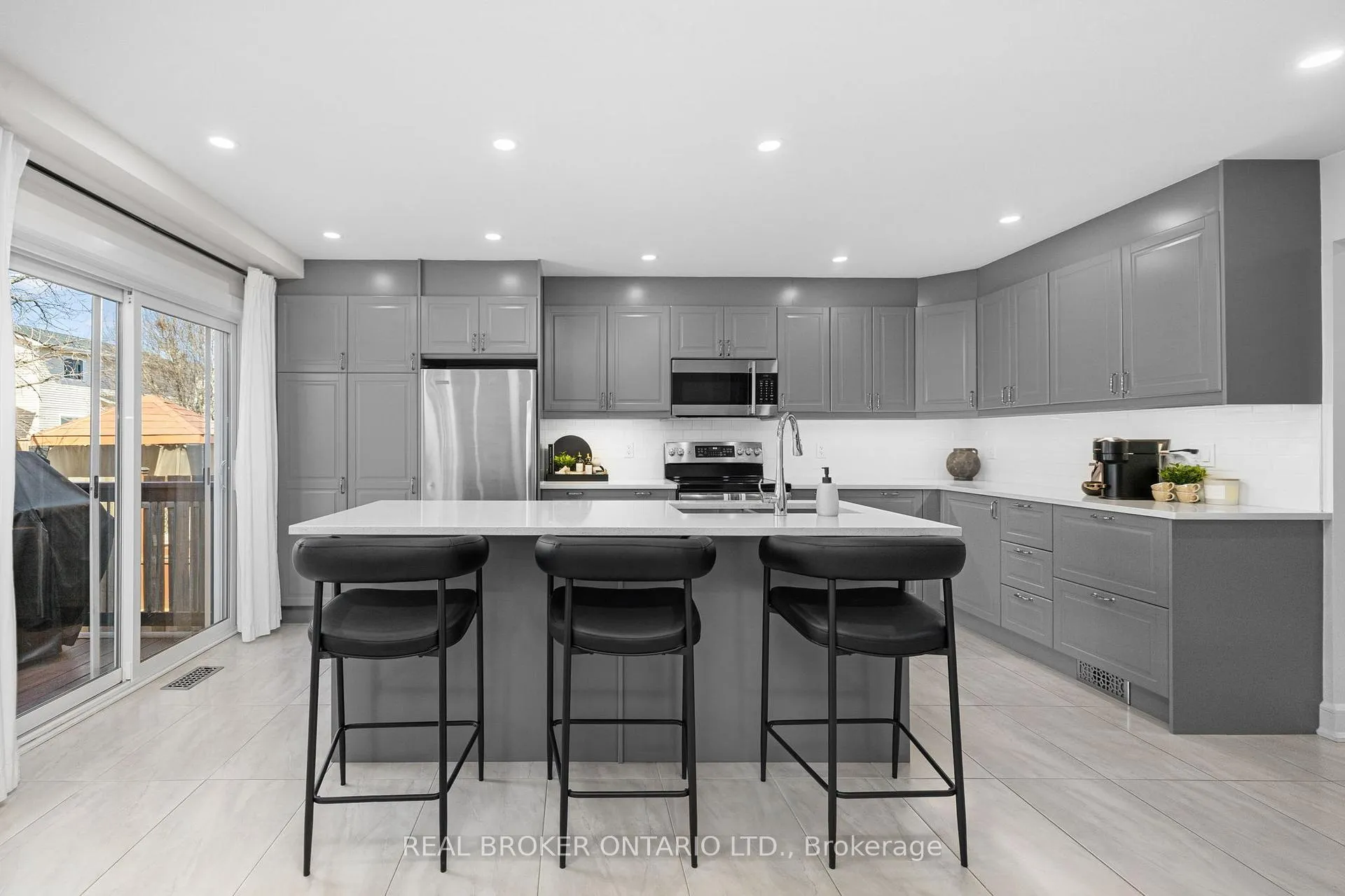 Photo 15 of 2058 Wildflower Drive, Ottawa, Queenswood Heights South — HOMEH