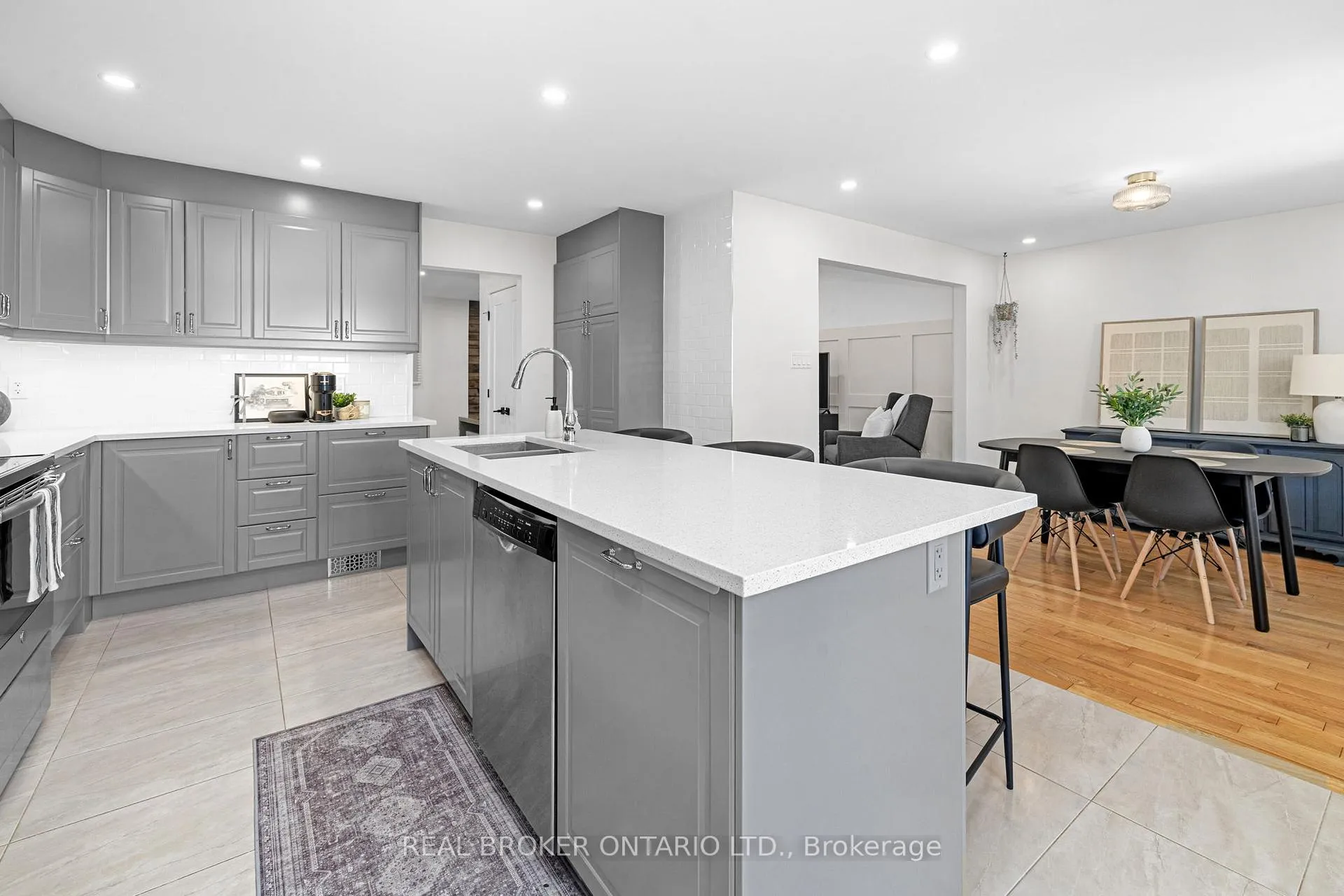 Photo 17 of 2058 Wildflower Drive, Ottawa, Queenswood Heights South — HOMEH