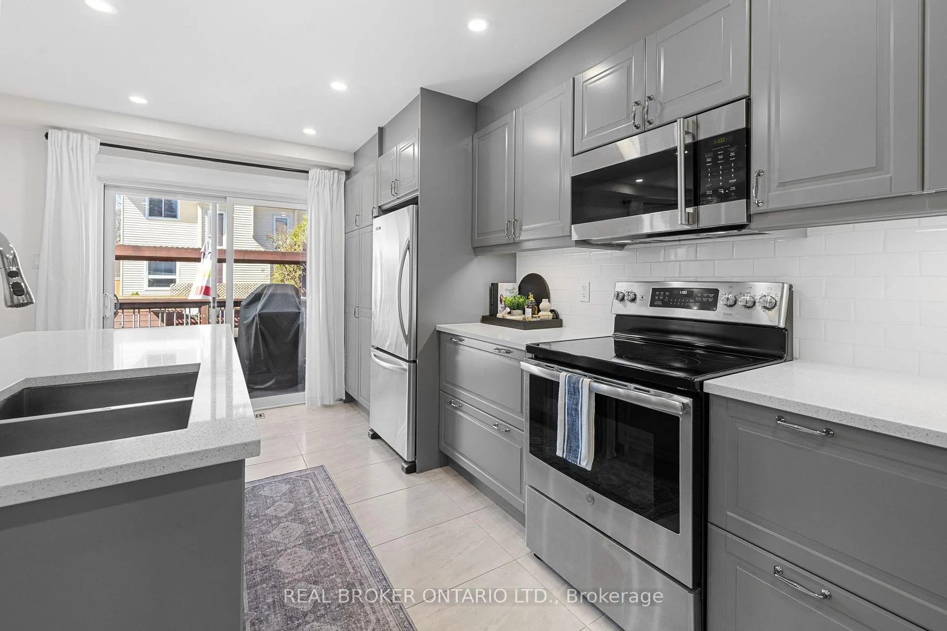 Photo 21 of 2058 Wildflower Drive, Ottawa, Queenswood Heights South — HOMEH