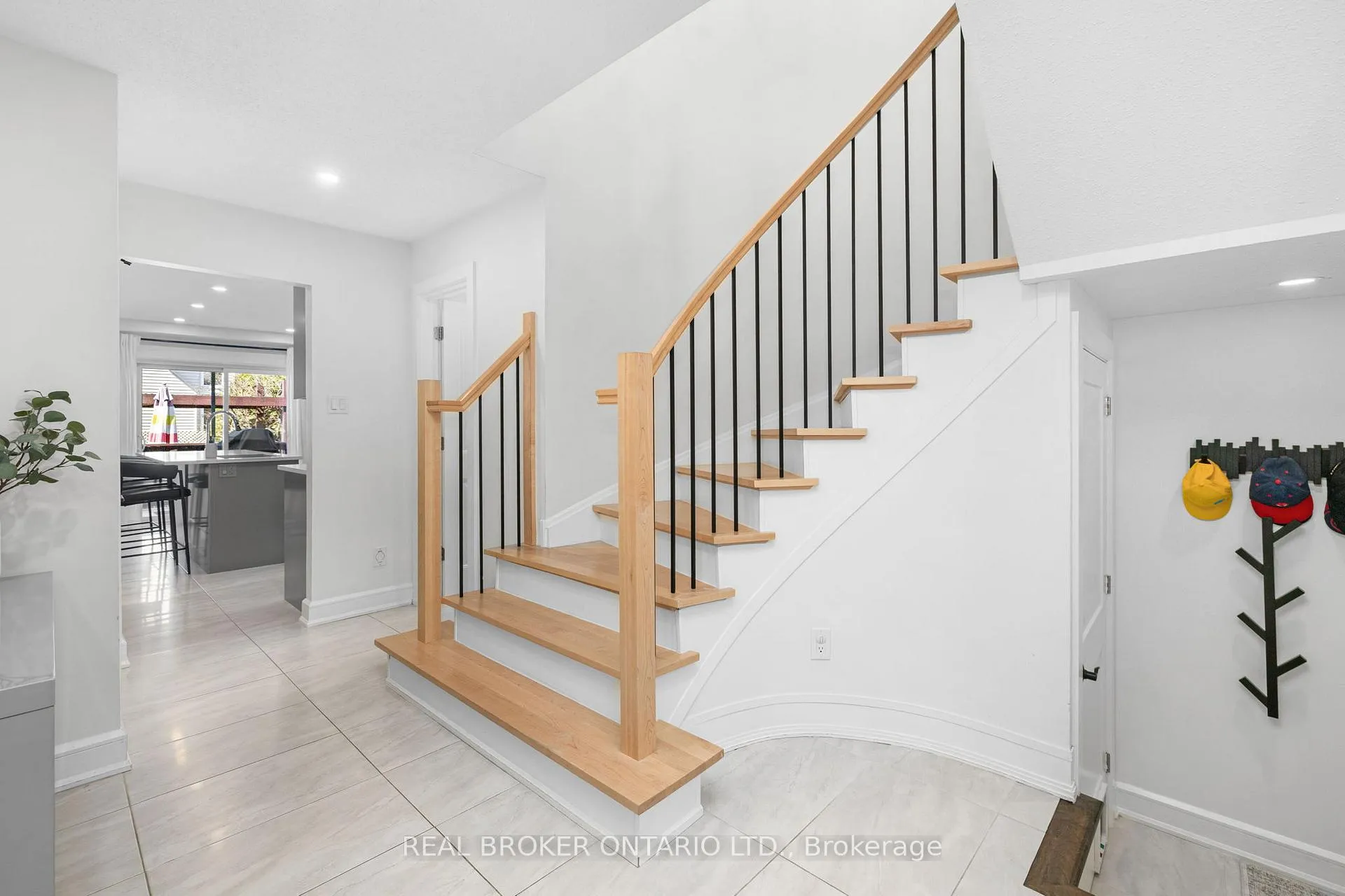 Photo 26 of 2058 Wildflower Drive, Ottawa, Queenswood Heights South — HOMEH