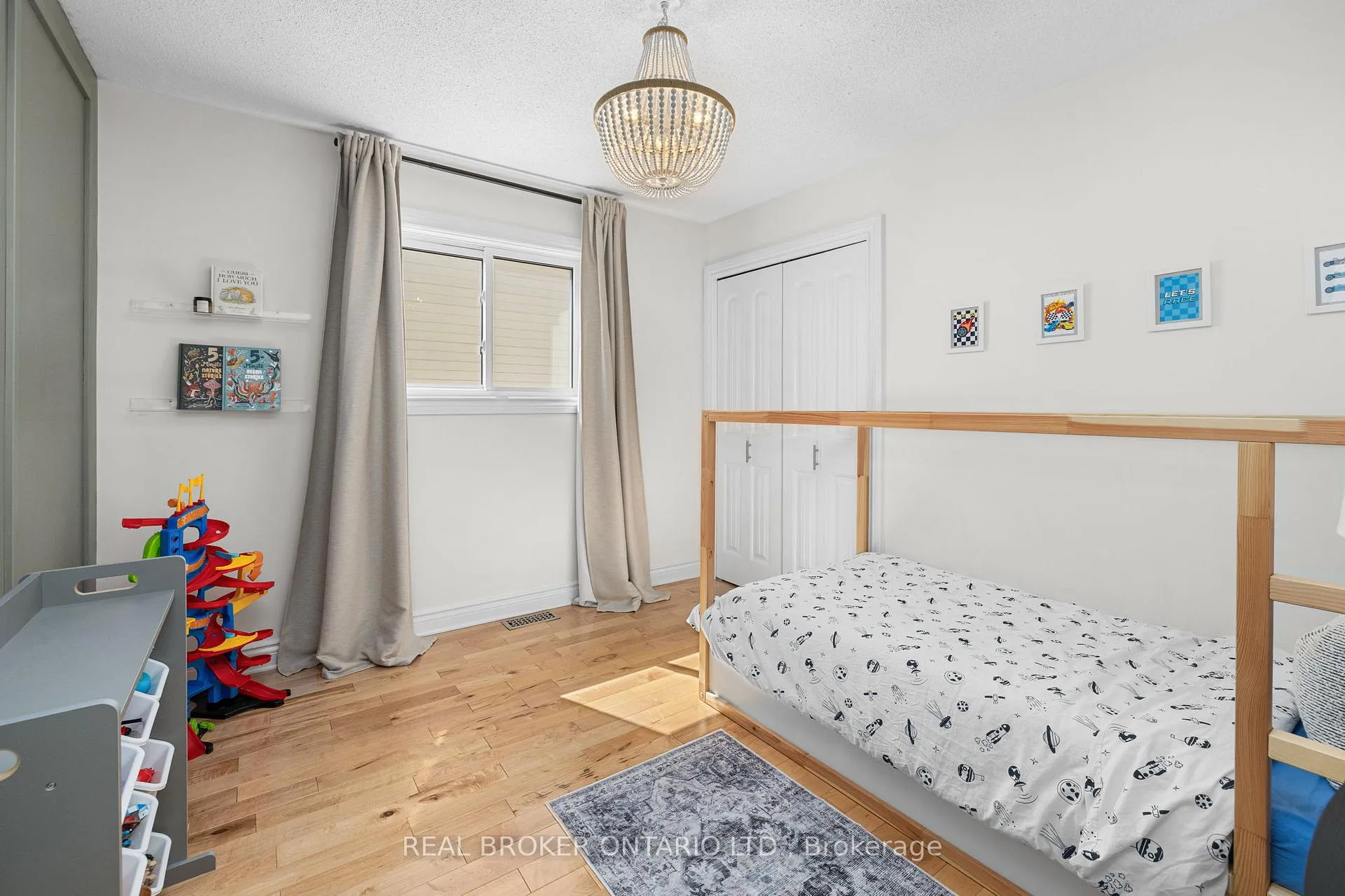 Photo 38 of 2058 Wildflower Drive, Ottawa, Queenswood Heights South — HOMEH