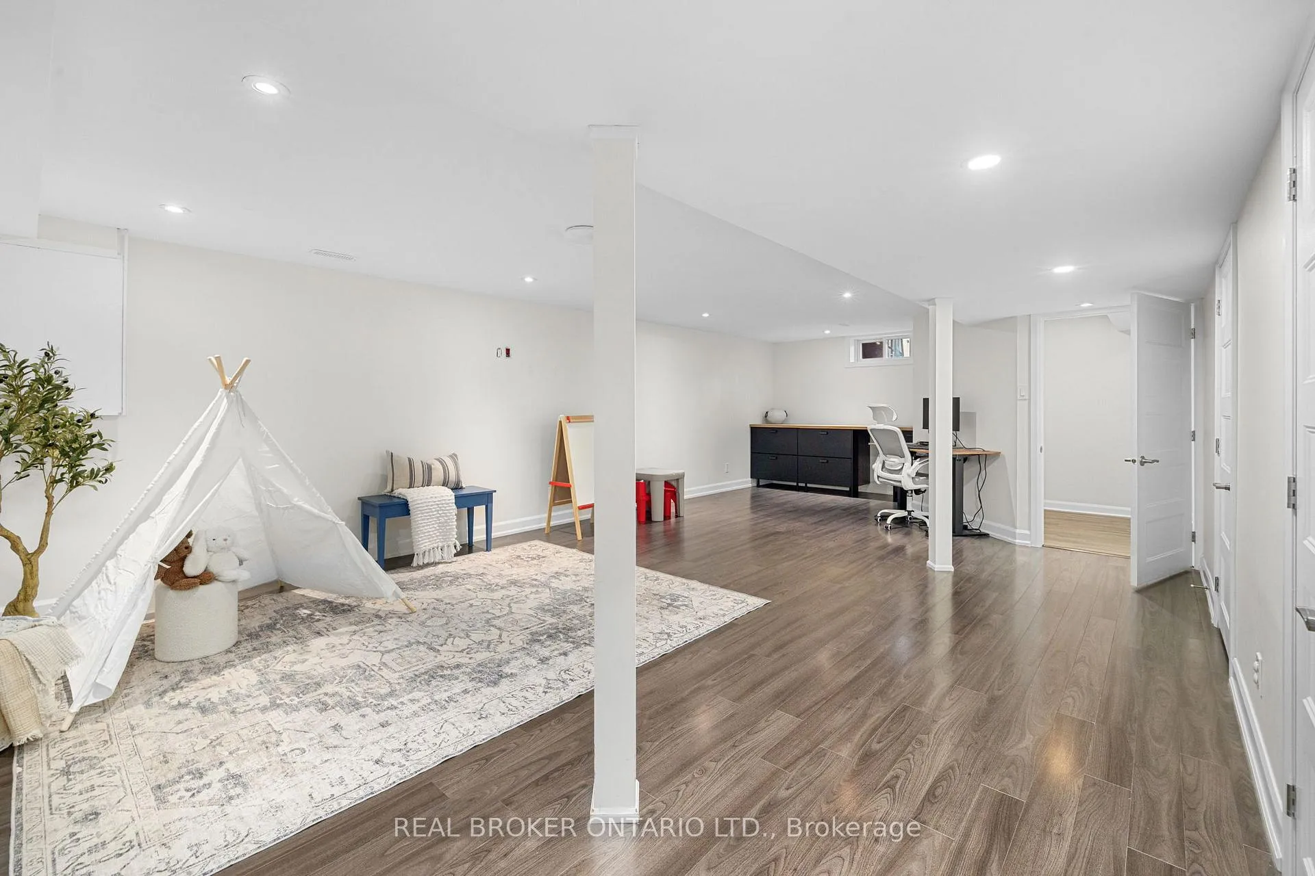 Photo 43 of 2058 Wildflower Drive, Ottawa, Queenswood Heights South — HOMEH