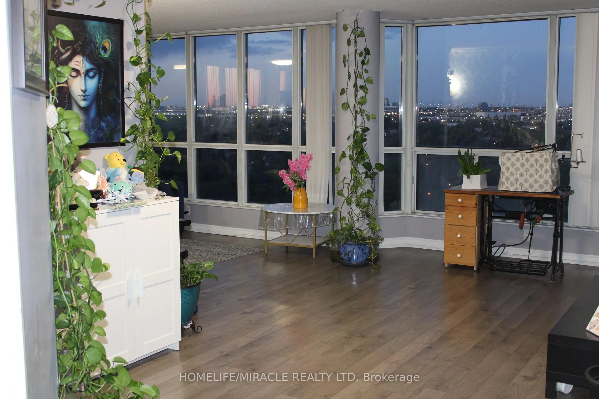 Photo 2 of Unit 1211, 3 Rowntree Road, Etobicoke, Mount Olive-Silverstone-Jamestown — HOMEH