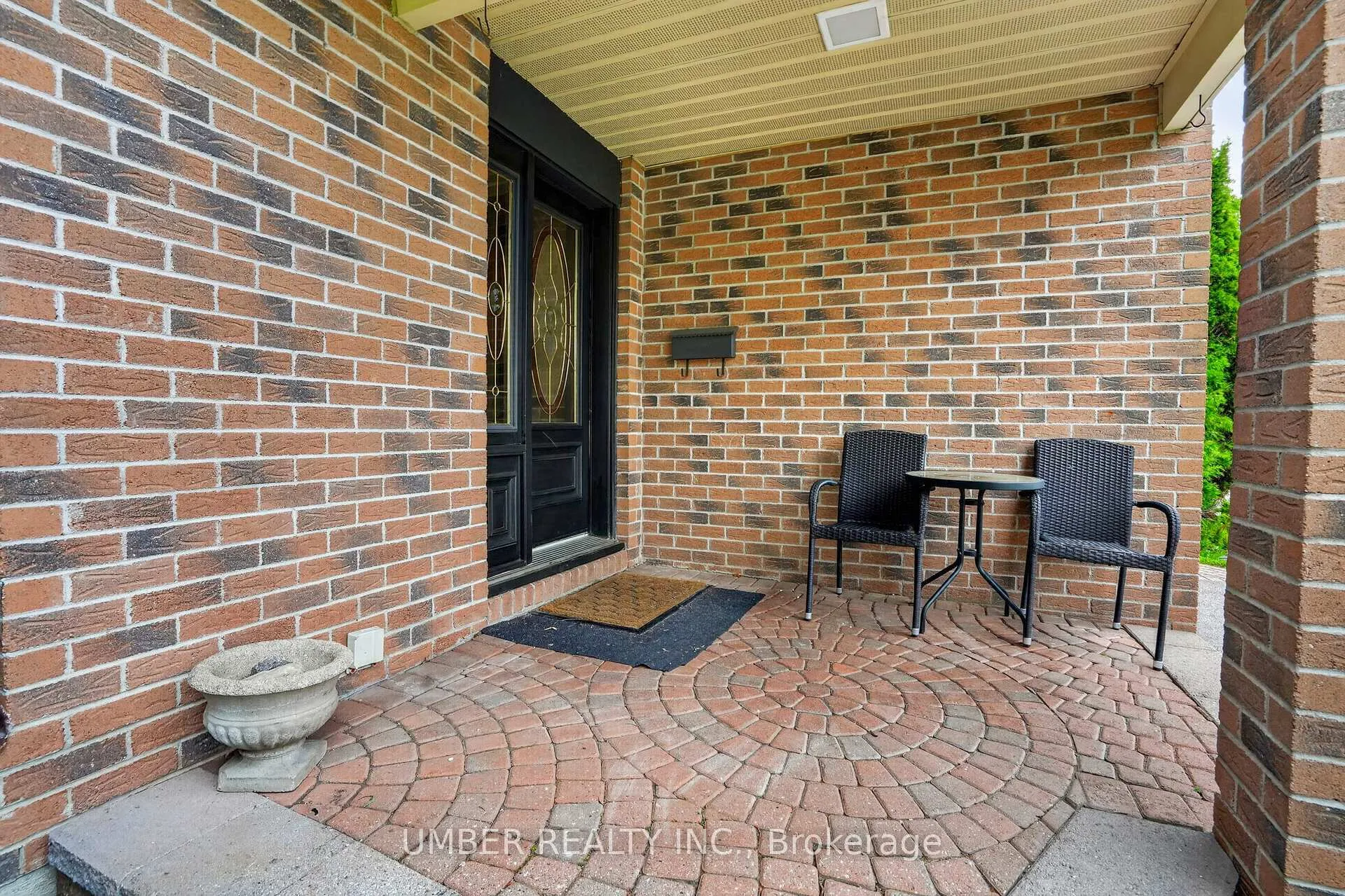 Photo 3 of 258 Anglehart Avenue, Ottawa, Queenswood Heights South — HOMEH