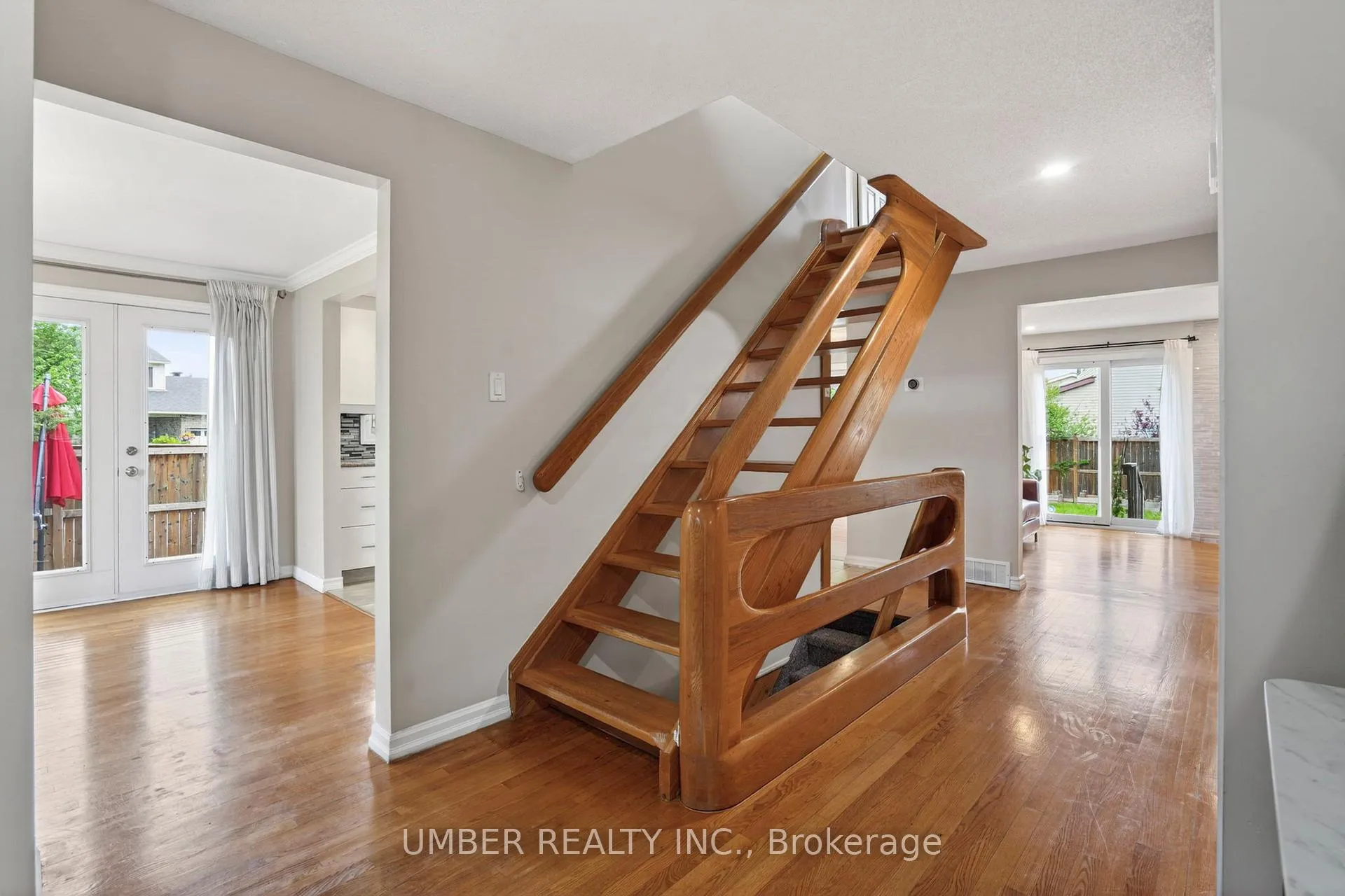 Photo 5 of 258 Anglehart Avenue, Ottawa, Queenswood Heights South — HOMEH