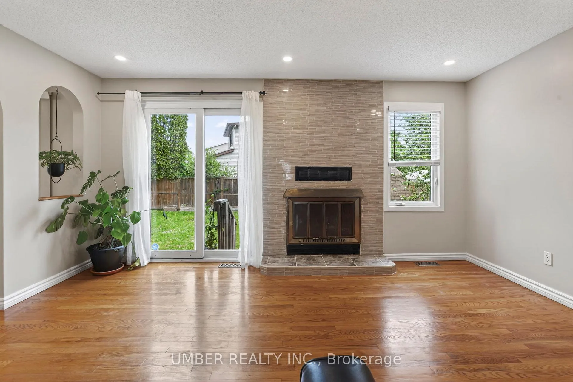 Photo 7 of 258 Anglehart Avenue, Ottawa, Queenswood Heights South — HOMEH