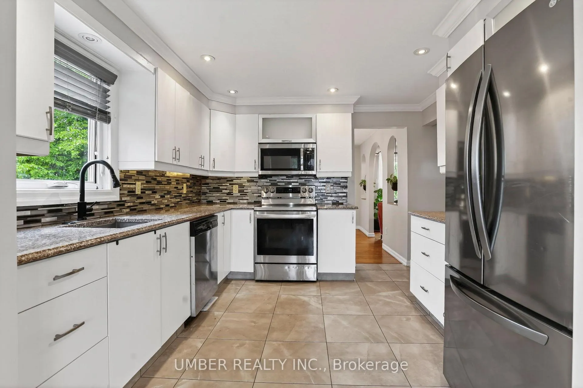 Photo 12 of 258 Anglehart Avenue, Ottawa, Queenswood Heights South — HOMEH
