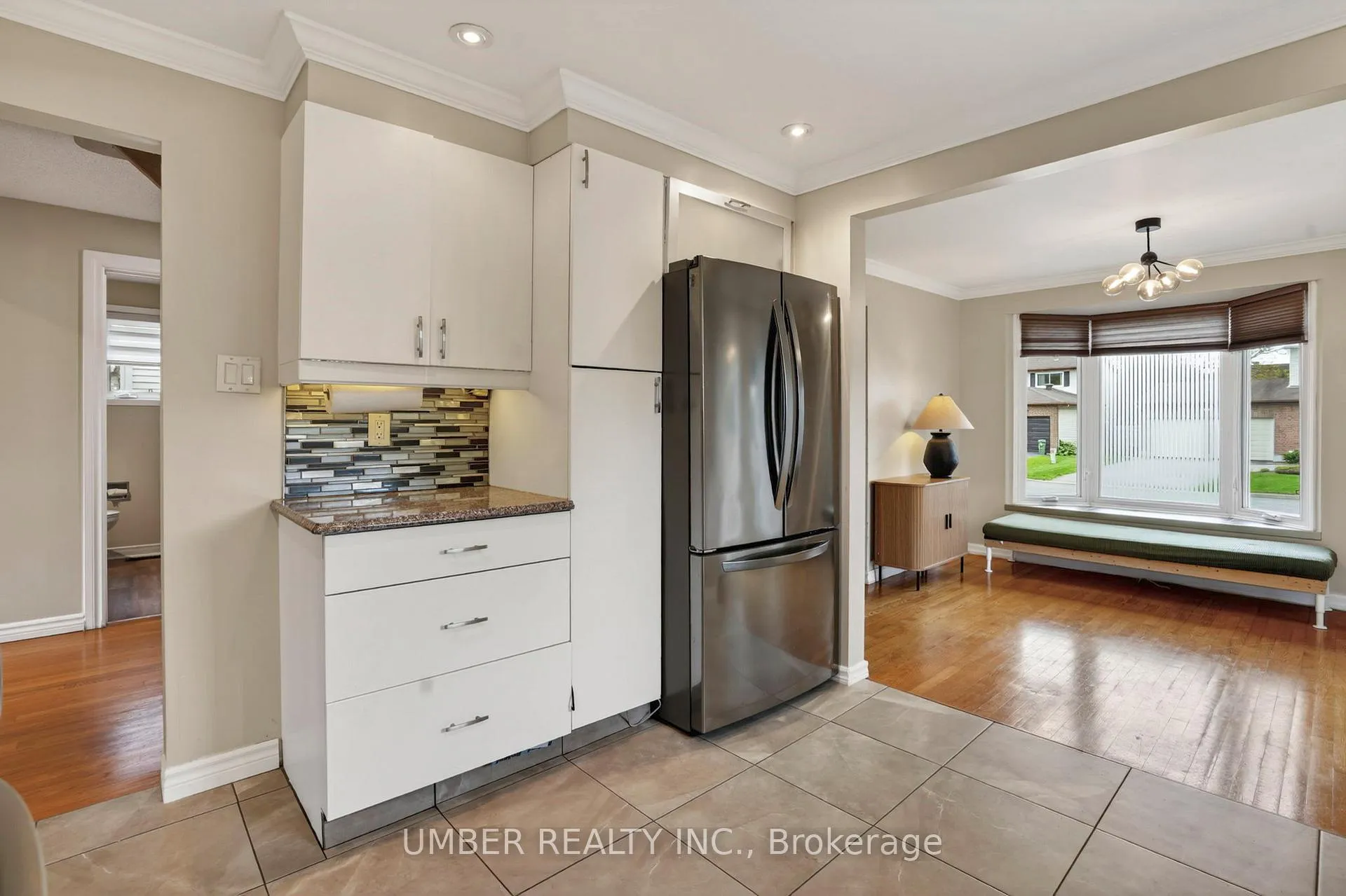 Photo 15 of 258 Anglehart Avenue, Ottawa, Queenswood Heights South — HOMEH
