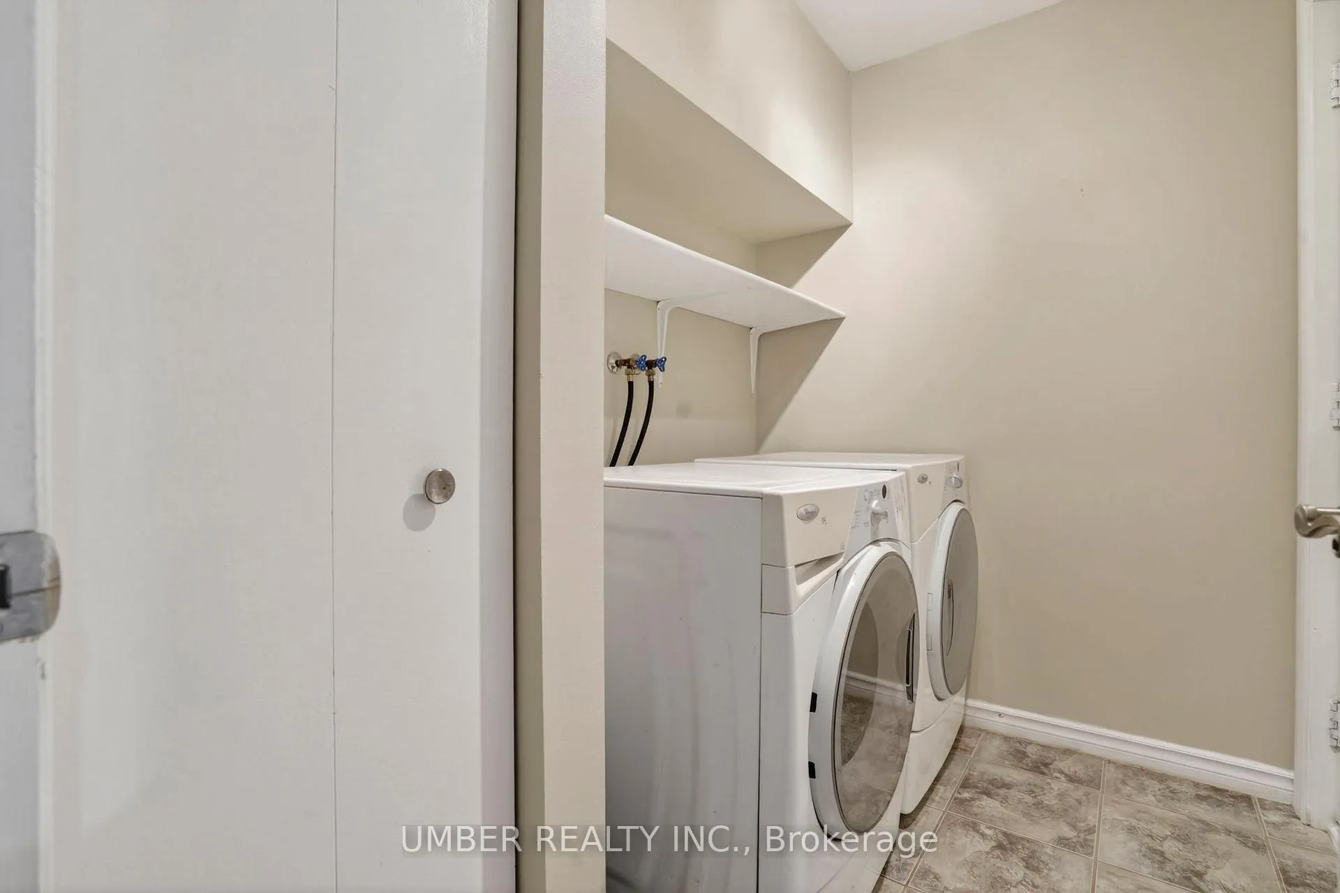 Photo 21 of 258 Anglehart Avenue, Ottawa, Queenswood Heights South — HOMEH