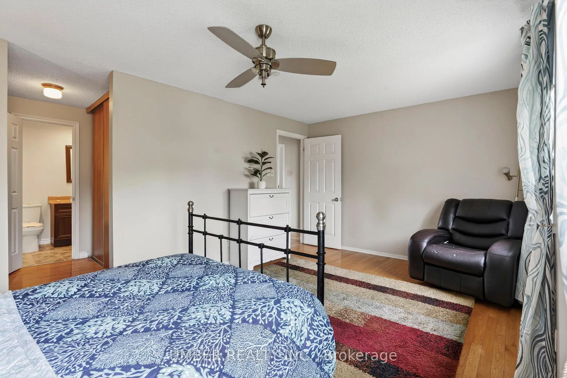 Photo 29 of 258 Anglehart Avenue, Ottawa, Queenswood Heights South — HOMEH