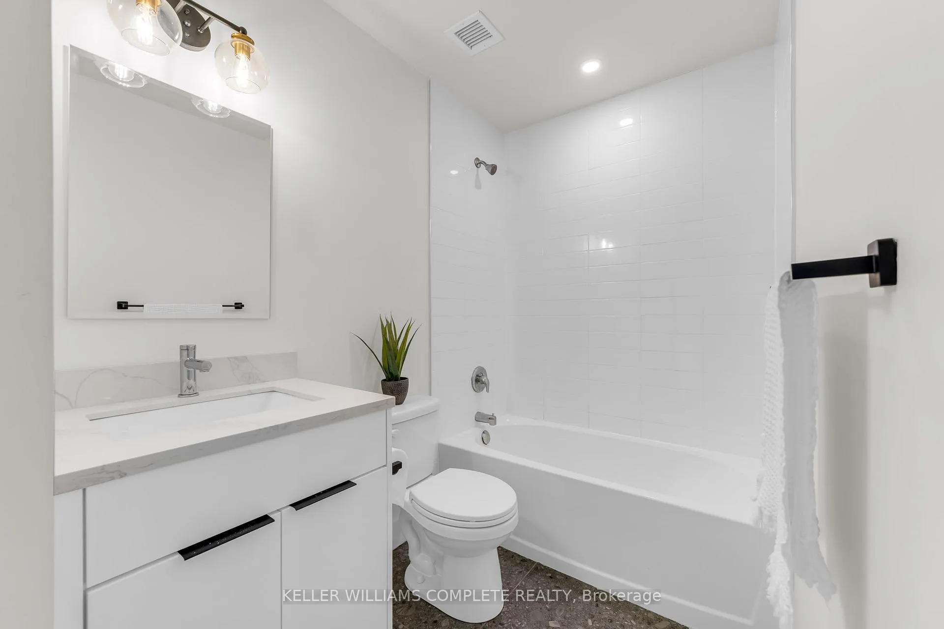 Photo 12 of Unit 610, 24 Augusta Street, Hamilton, Corktown — HOMEH