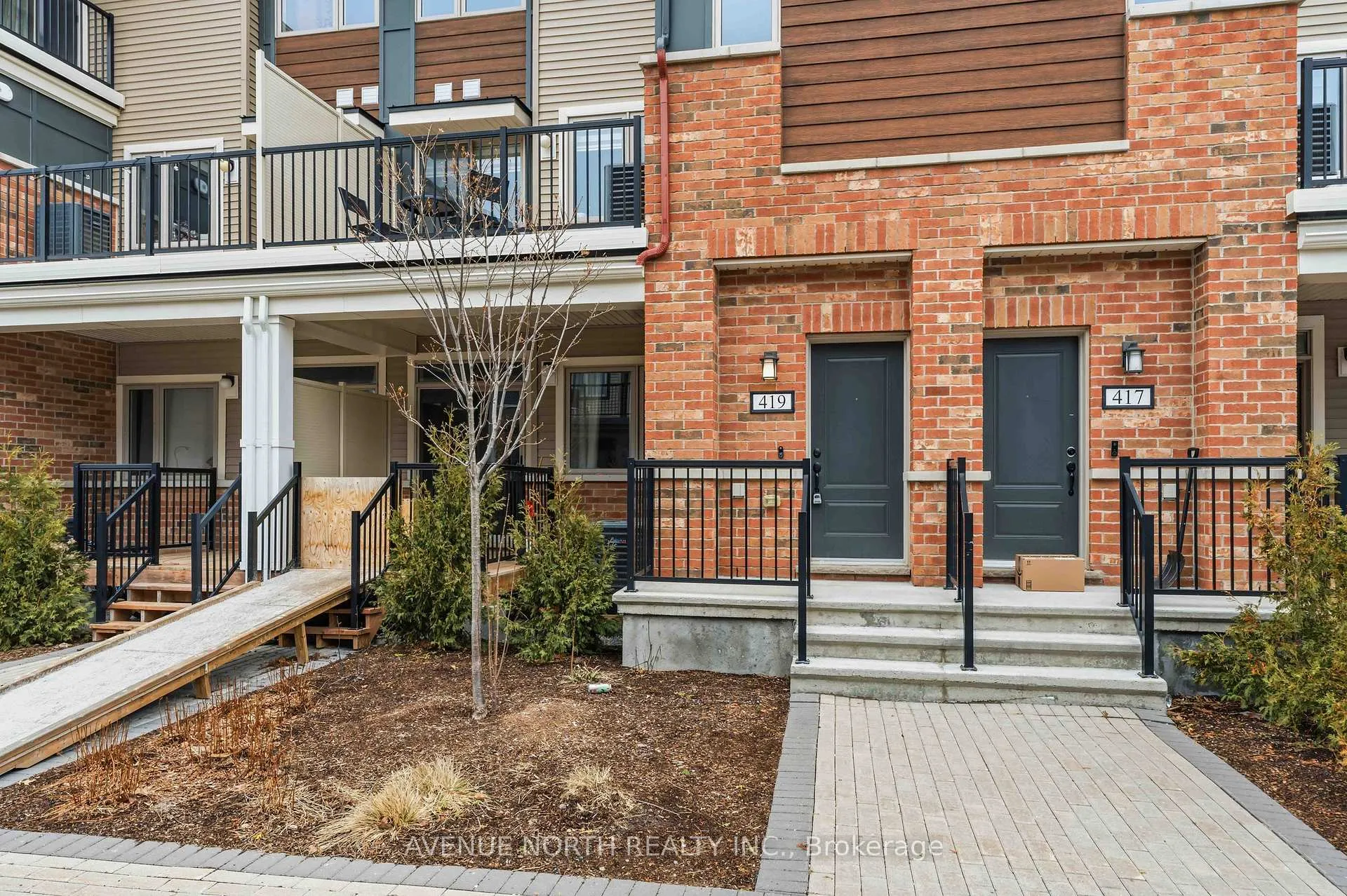 Photo 3 of 419 Pilot Private, Ottawa, Kanata - Emerald Meadows/Trailwest — HOMEH