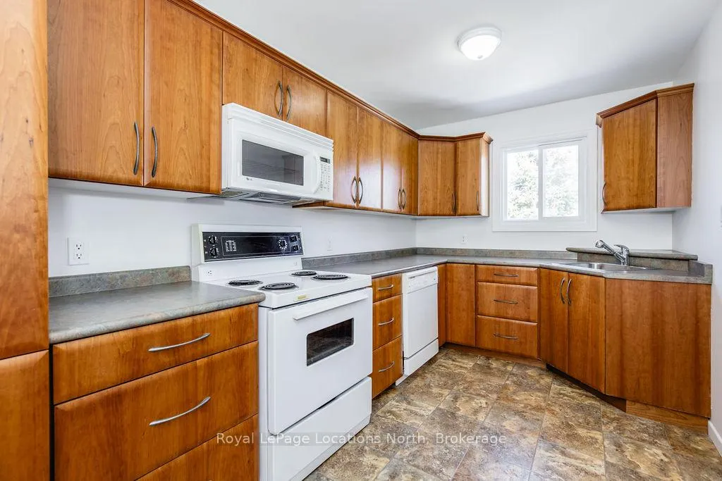 Photo 16 of 4 Shaw Street, Springwater, Elmvale — HOMEH