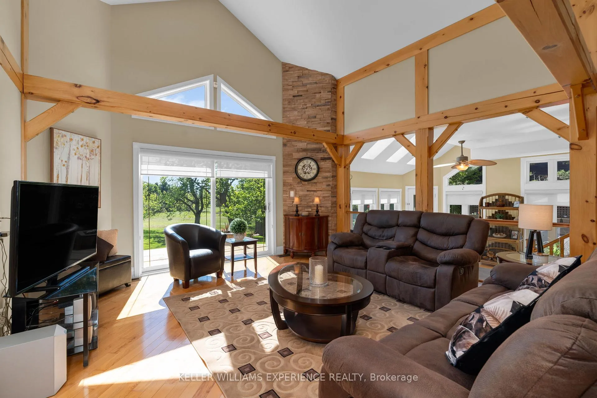 Photo 3 of 61 Highland Drive, Oro-Medonte, Horseshoe Valley — HOMEH