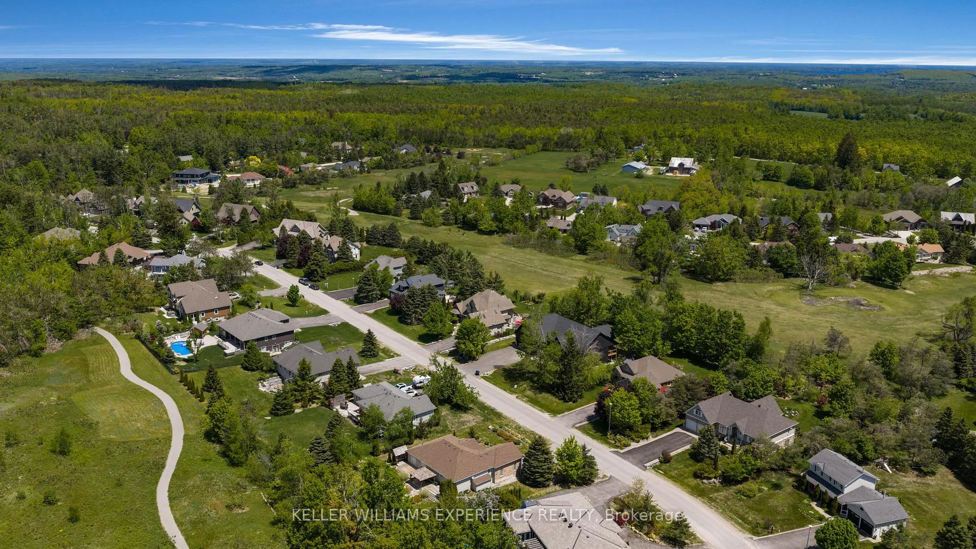 Photo 24 of 61 Highland Drive, Oro-Medonte, Horseshoe Valley — HOMEH