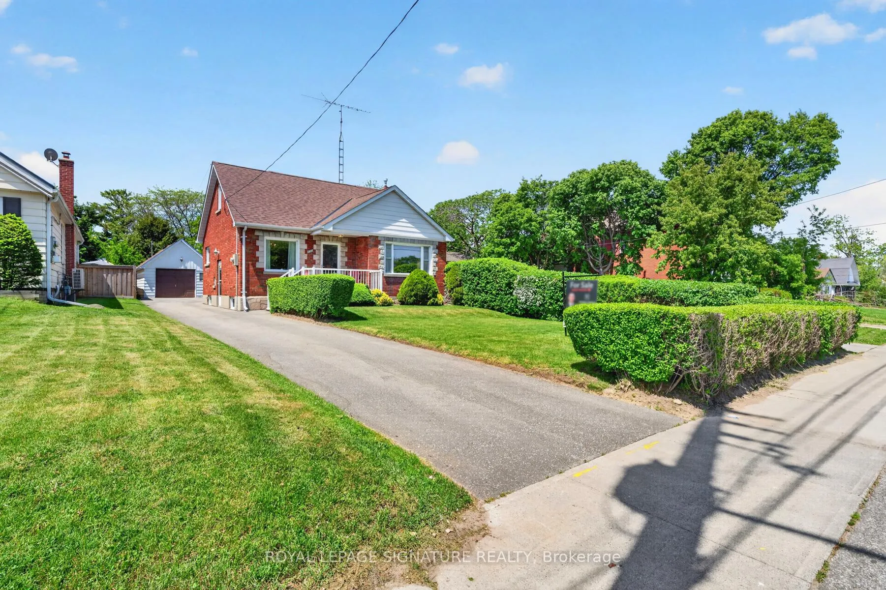 Photo 1 of 820 Simcoe Street N, Oshawa, Centennial — HOMEH