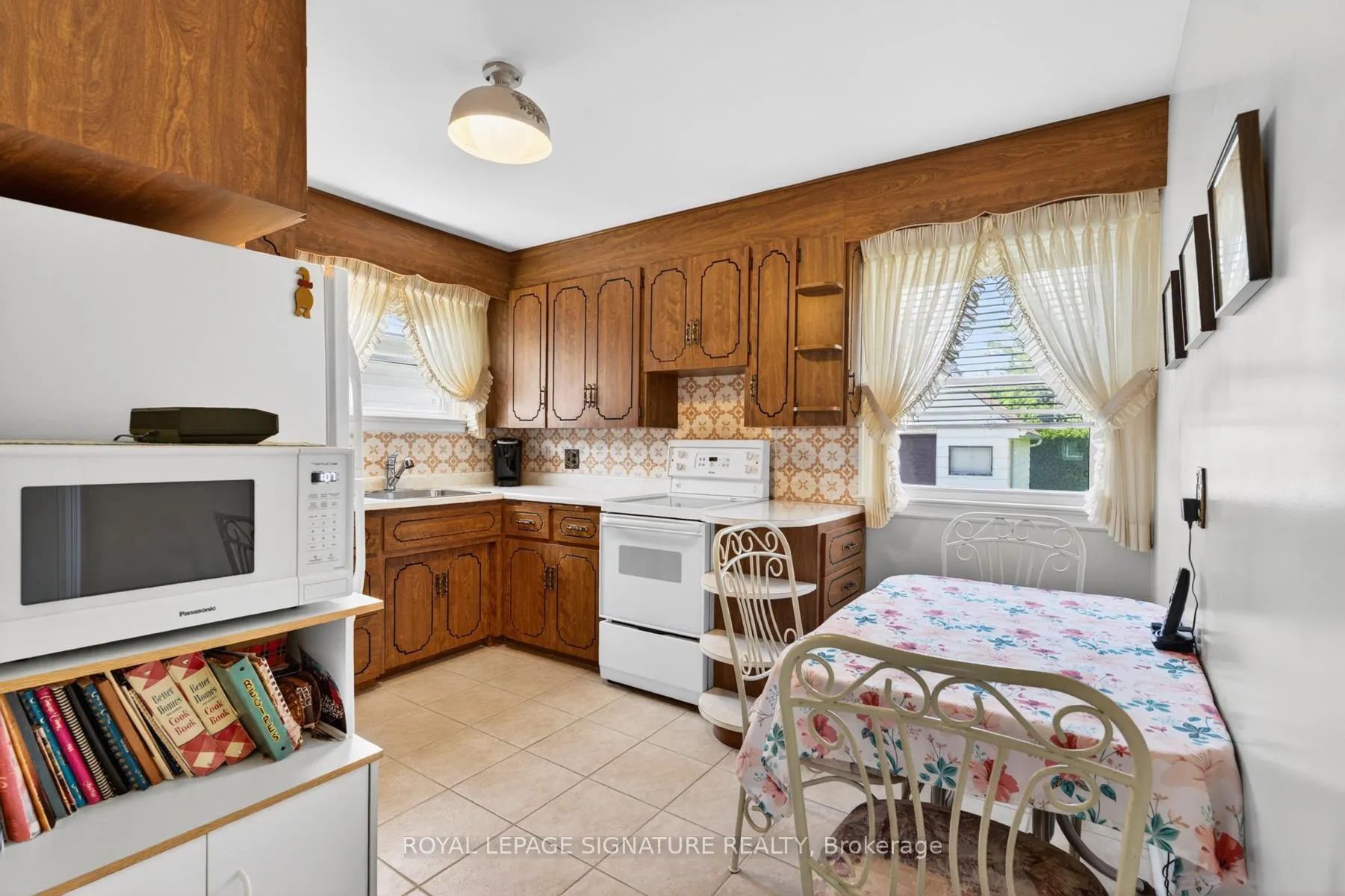 Photo 7 of 820 Simcoe Street N, Oshawa, Centennial — HOMEH