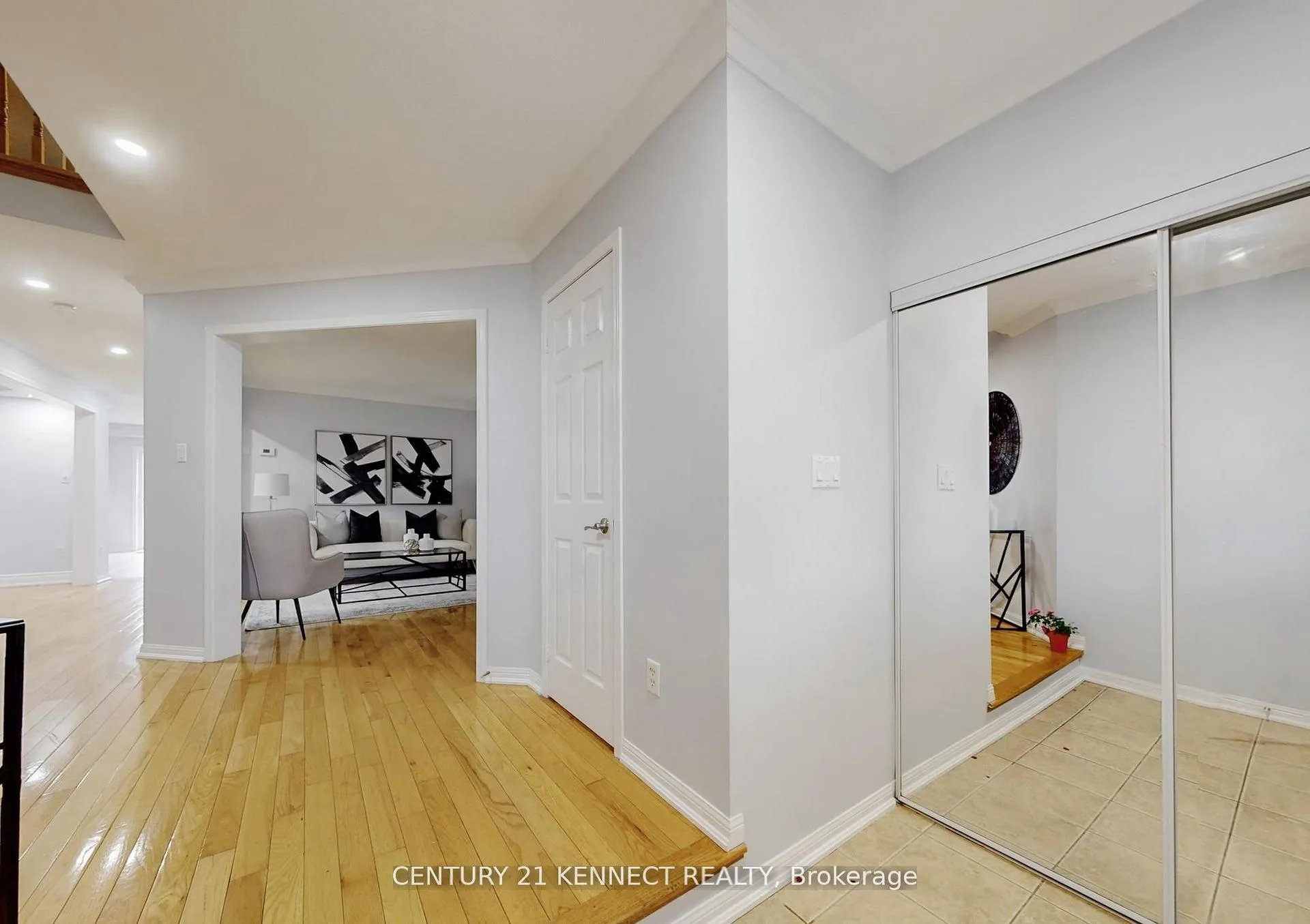 Photo 4 of 134 Medland Avenue, Whitby, Williamsburg — HOMEH