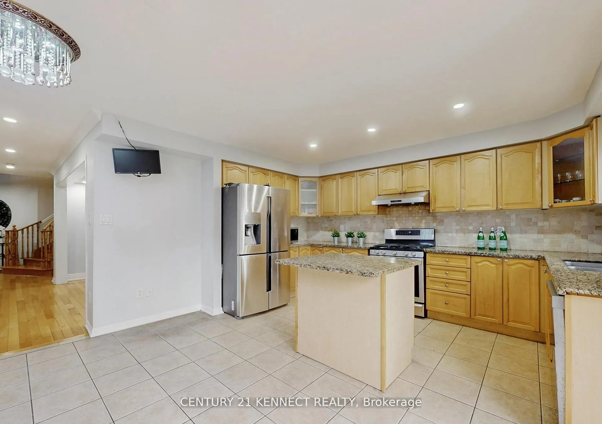 Photo 10 of 134 Medland Avenue, Whitby, Williamsburg — HOMEH