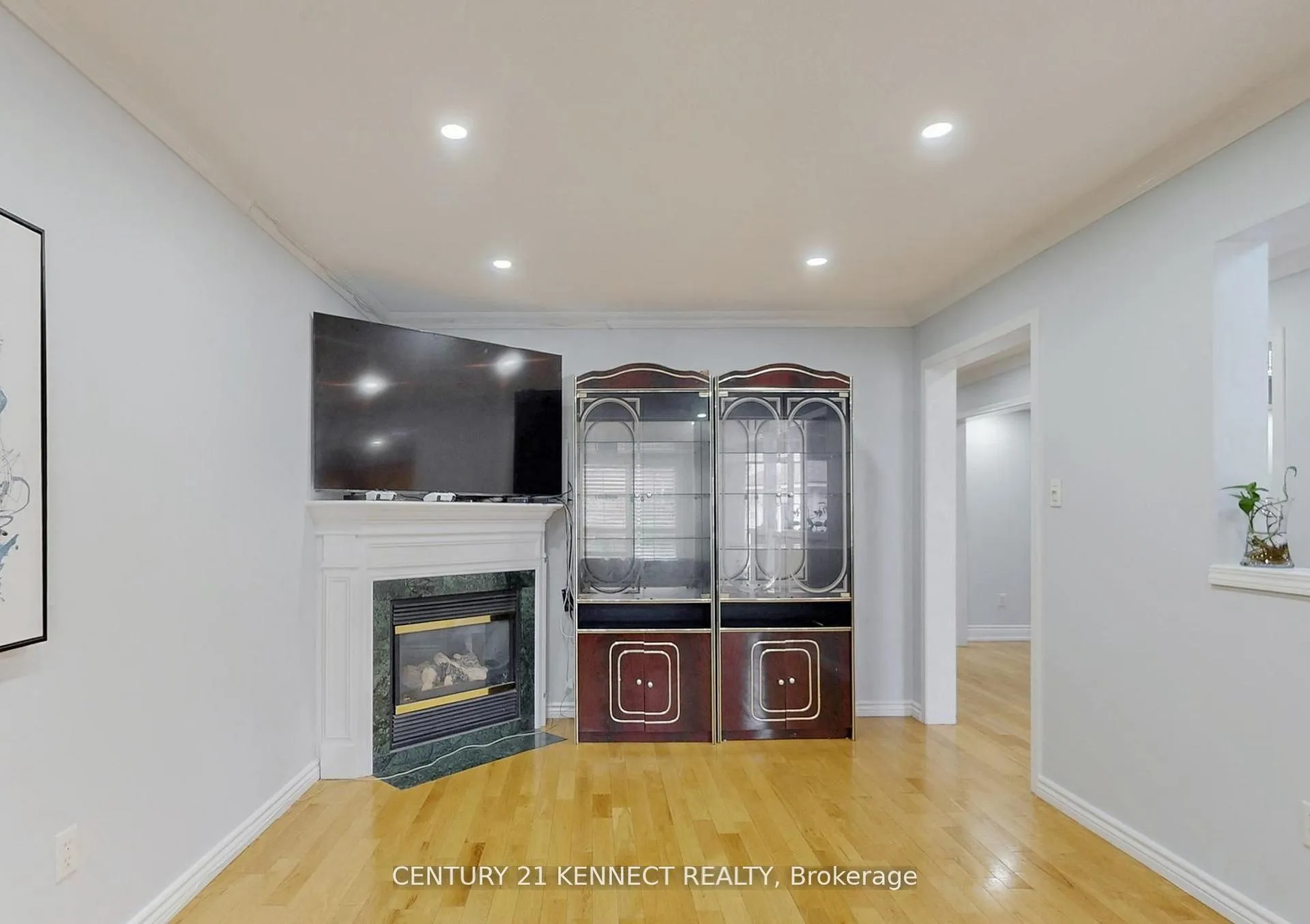 Photo 11 of 134 Medland Avenue, Whitby, Williamsburg — HOMEH